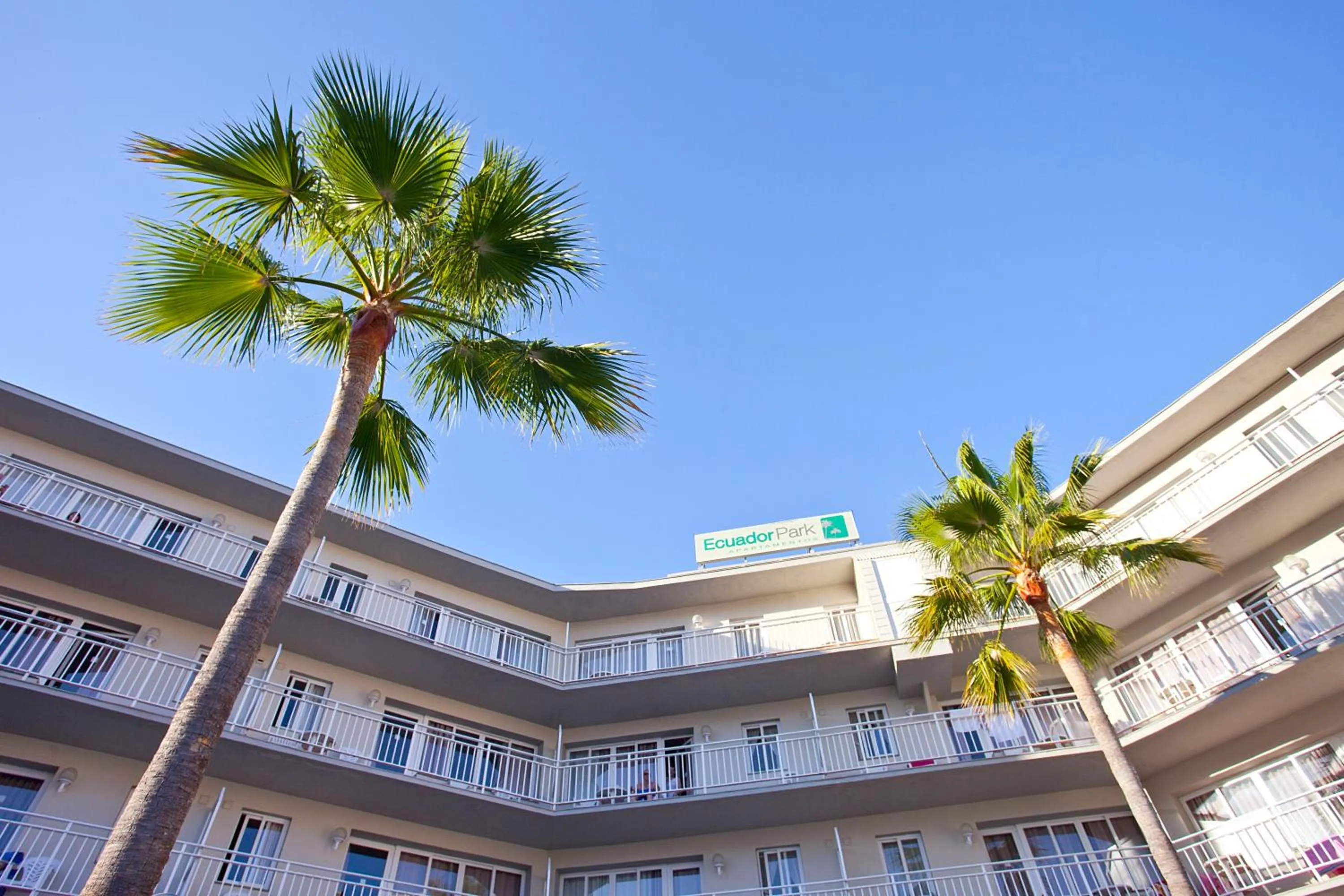 Property building in Apartamentos Ecuador Park