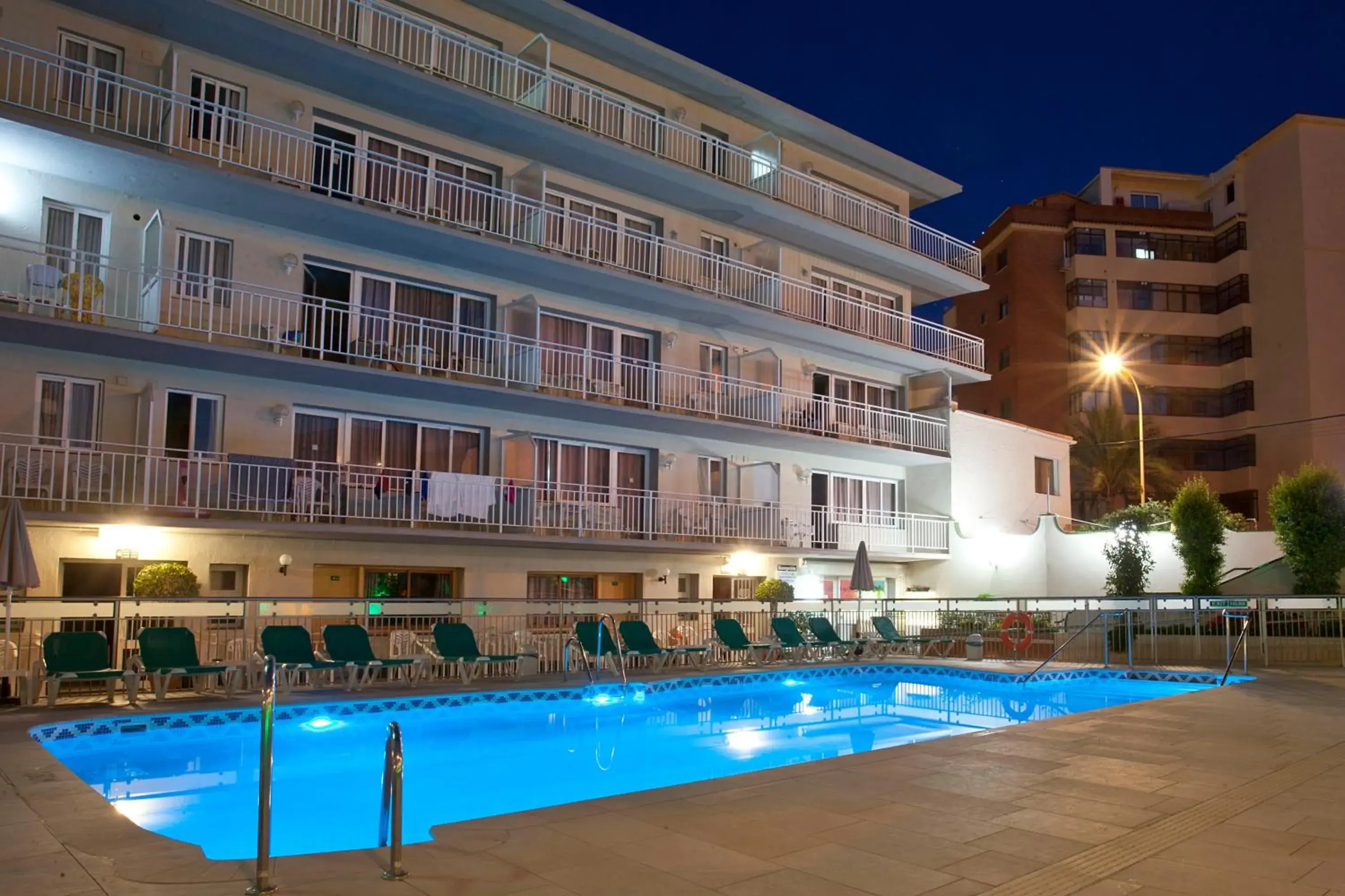 Swimming pool in Apartamentos Ecuador Park Swimming pool in Apartamentos Ecuador Park