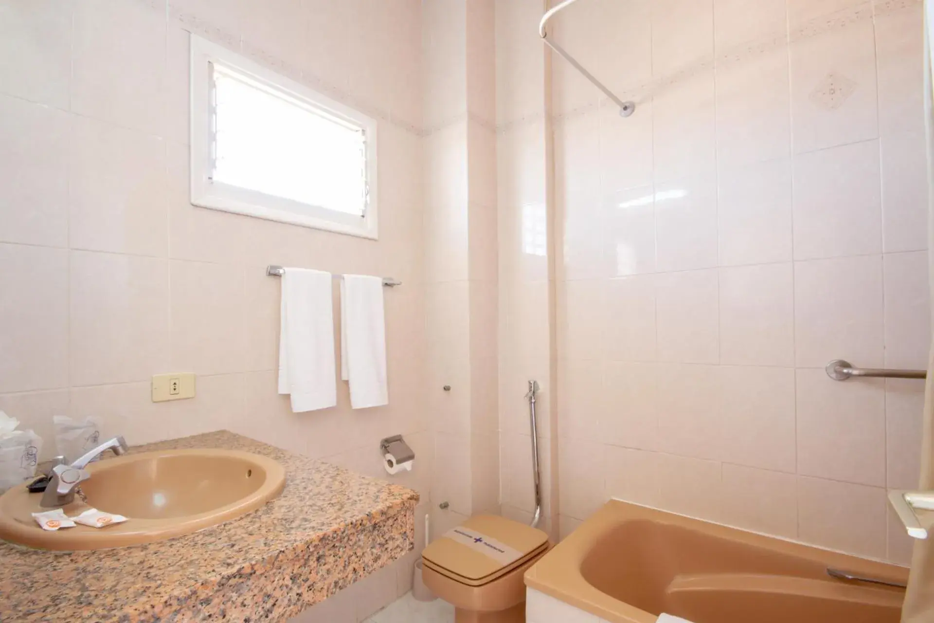 Bathroom in Apartamentos La Carabela Bathroom in Apartamentos La Carabela