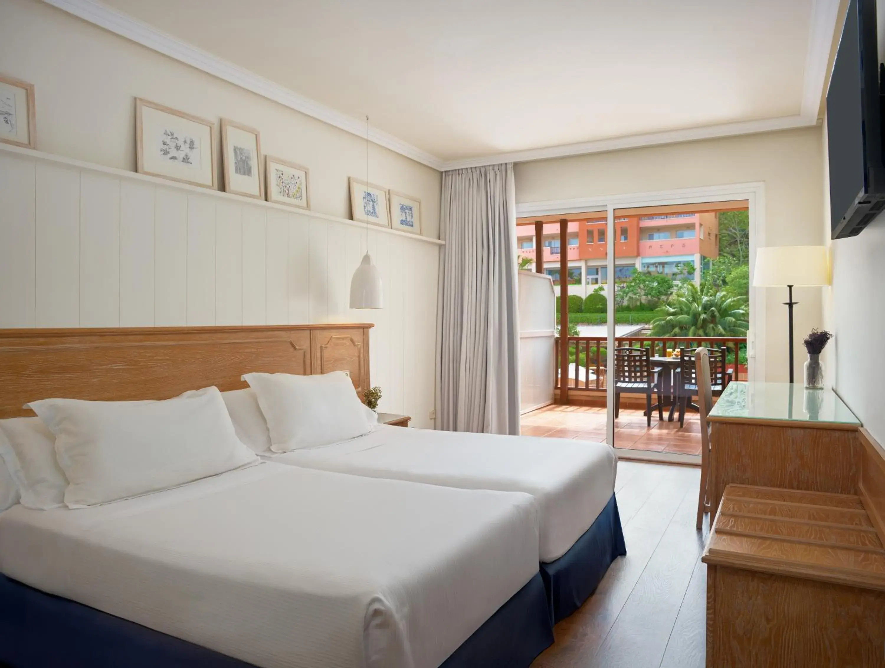 Photo of the whole room, Bed in H10 Mediterranean Village Photo of the whole room, Bed in H10 Mediterranean Village