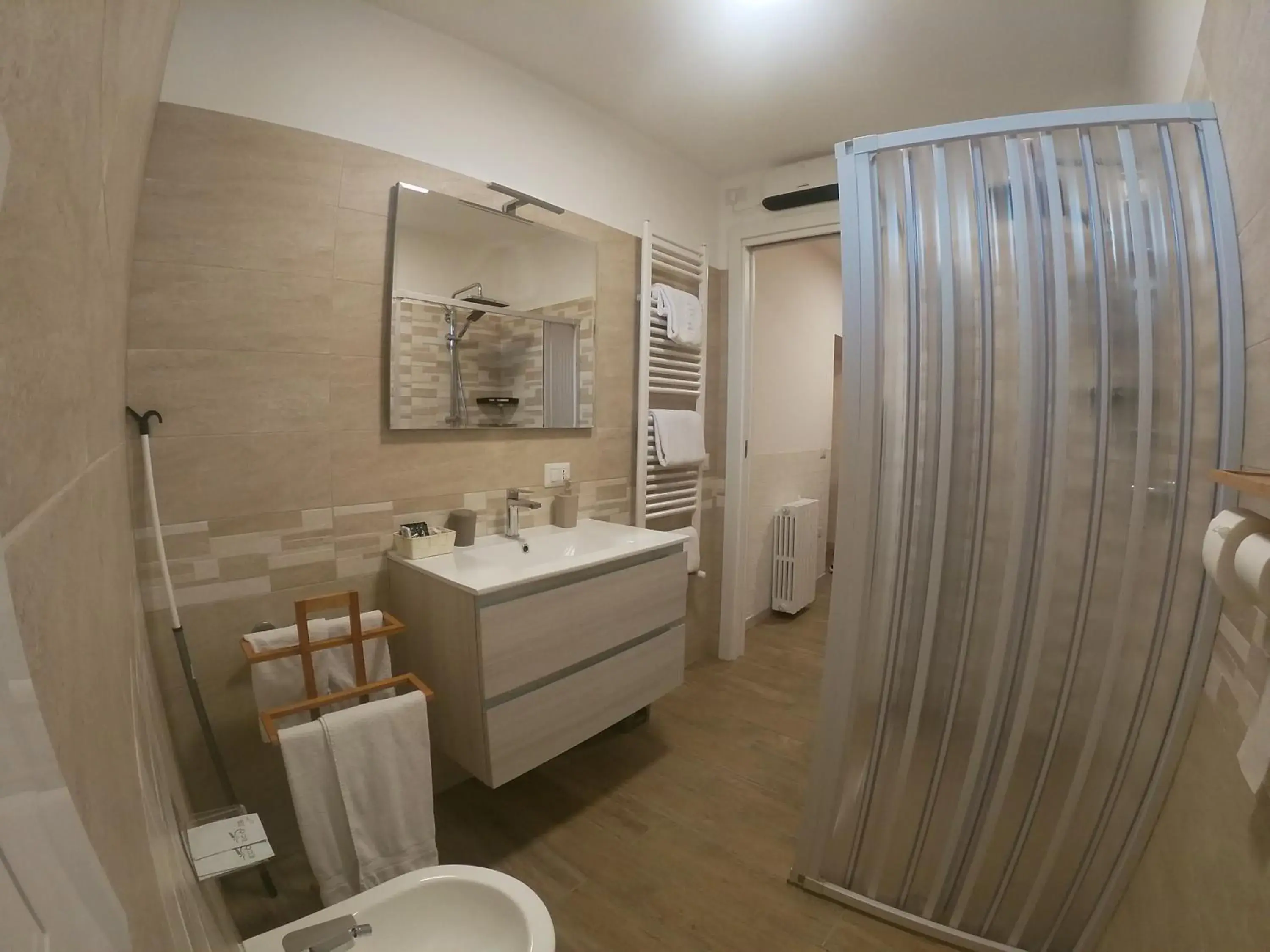 Quadruple Room with Private Bathroom in B&B Ostello Villafranca Quadruple Room with Private Bathroom in B&B Ostello Villafranca