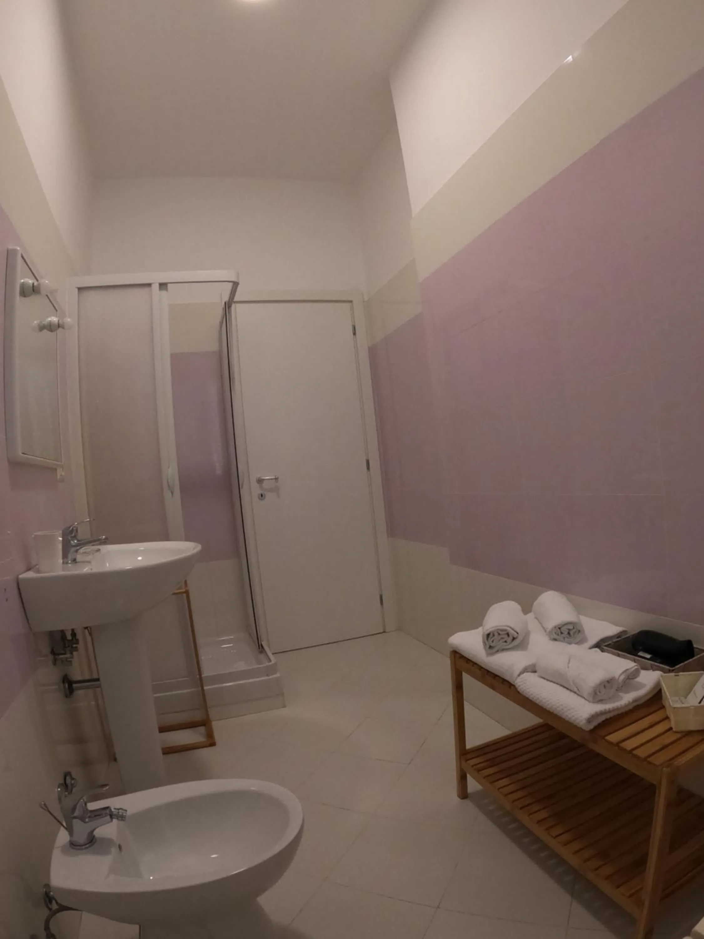 Bathroom in Ostello Villafranca