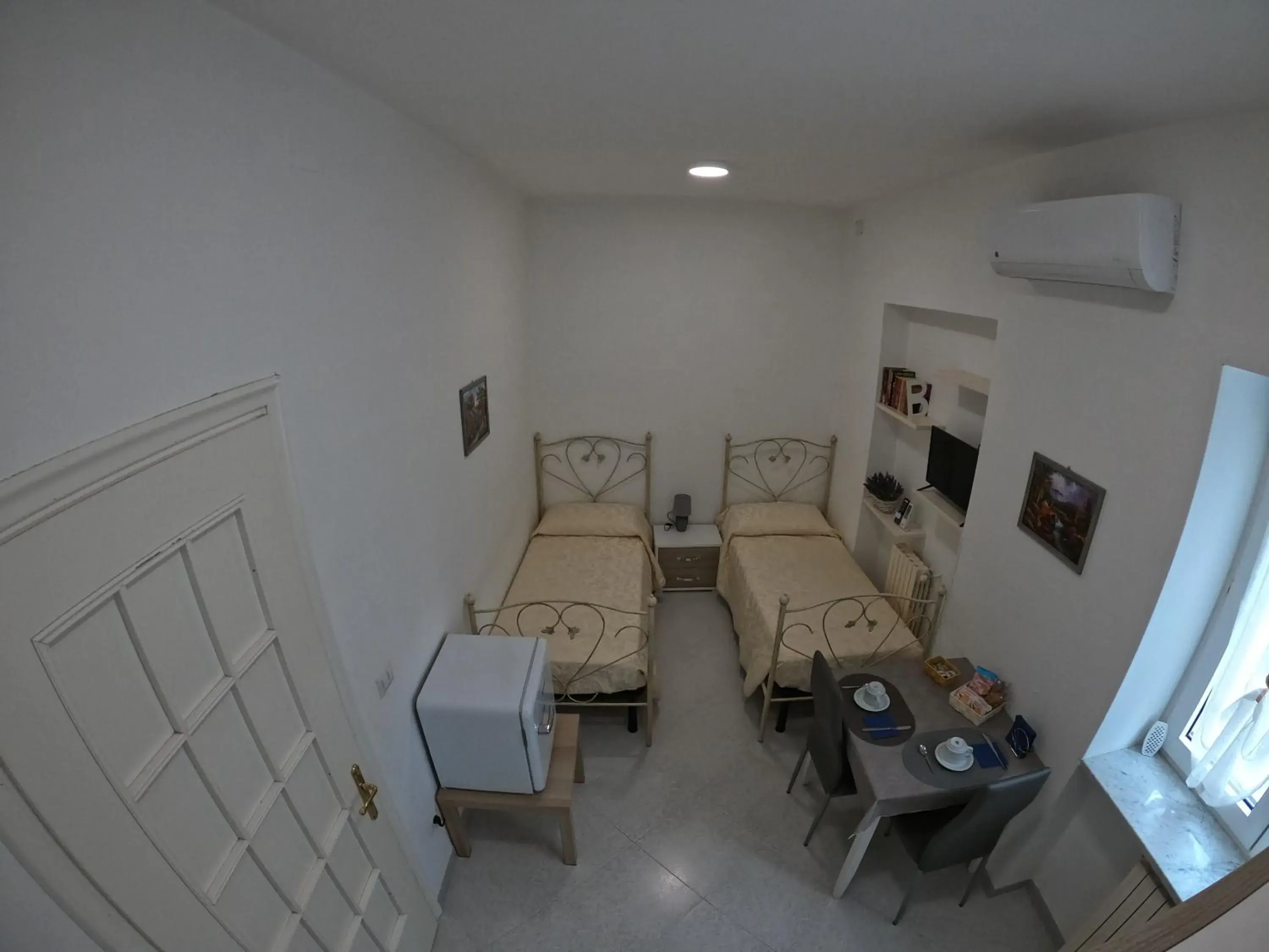 Twin Room with Private External Bathroom - single occupancy in Ostello Villafranca Twin Room with Private External Bathroom - single occupancy in Ostello Villafranca