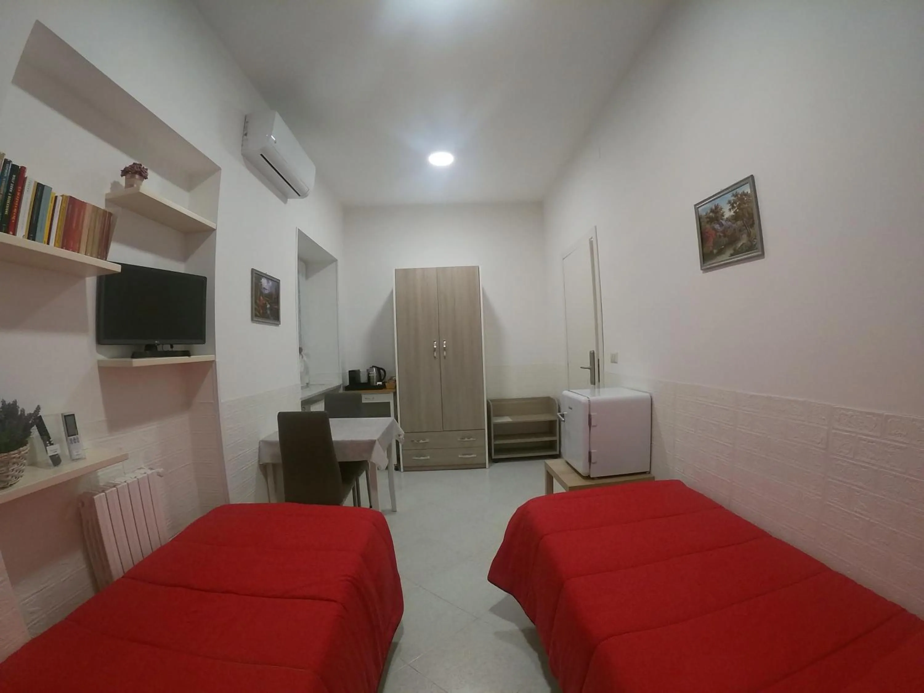 Bedroom, Bed in B&B Ostello Villafranca