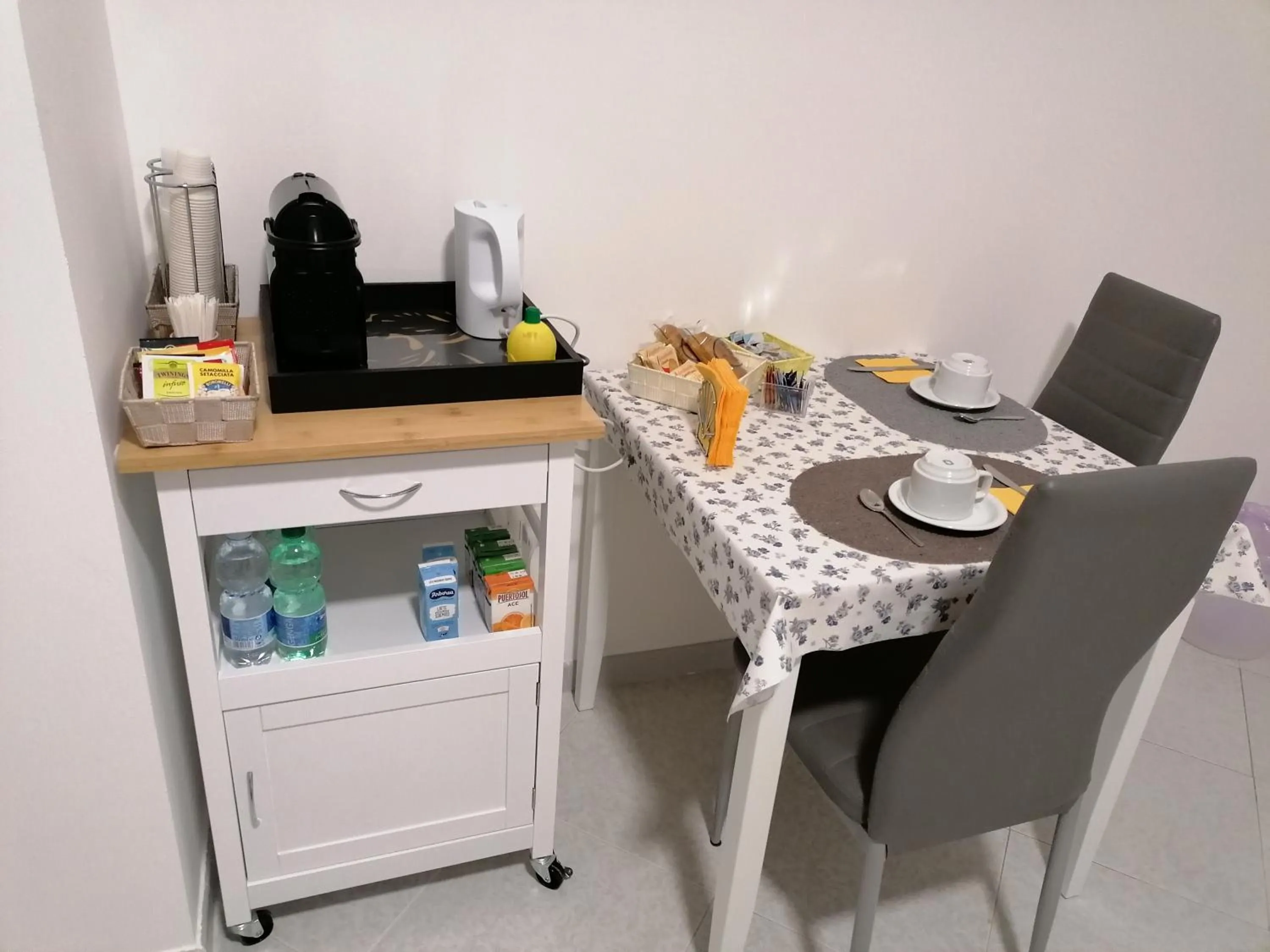 Coffee/tea facilities in Ostello Villafranca