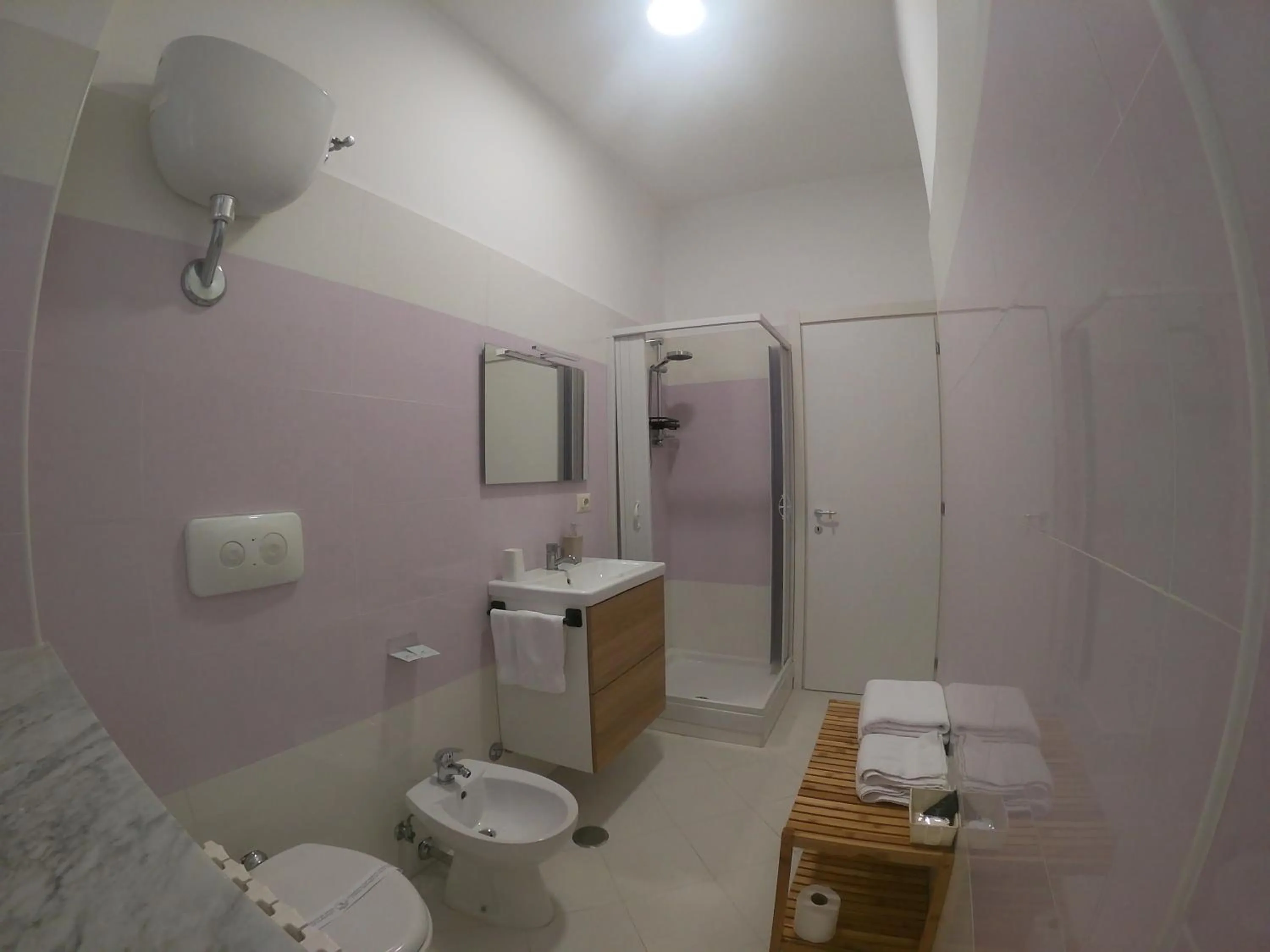 Bathroom in B&B Ostello Villafranca