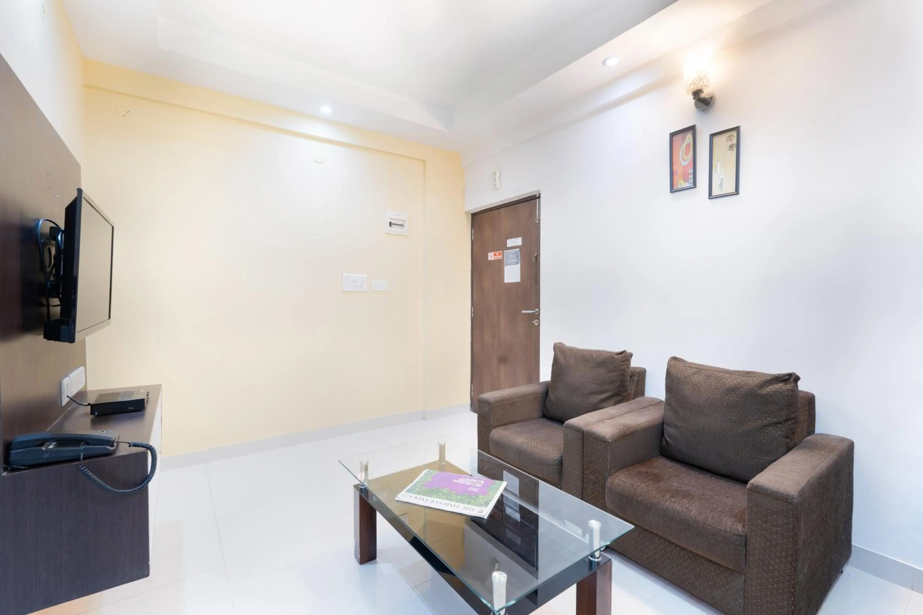 Seating area in Itsy Hotels Worldtree ITPL