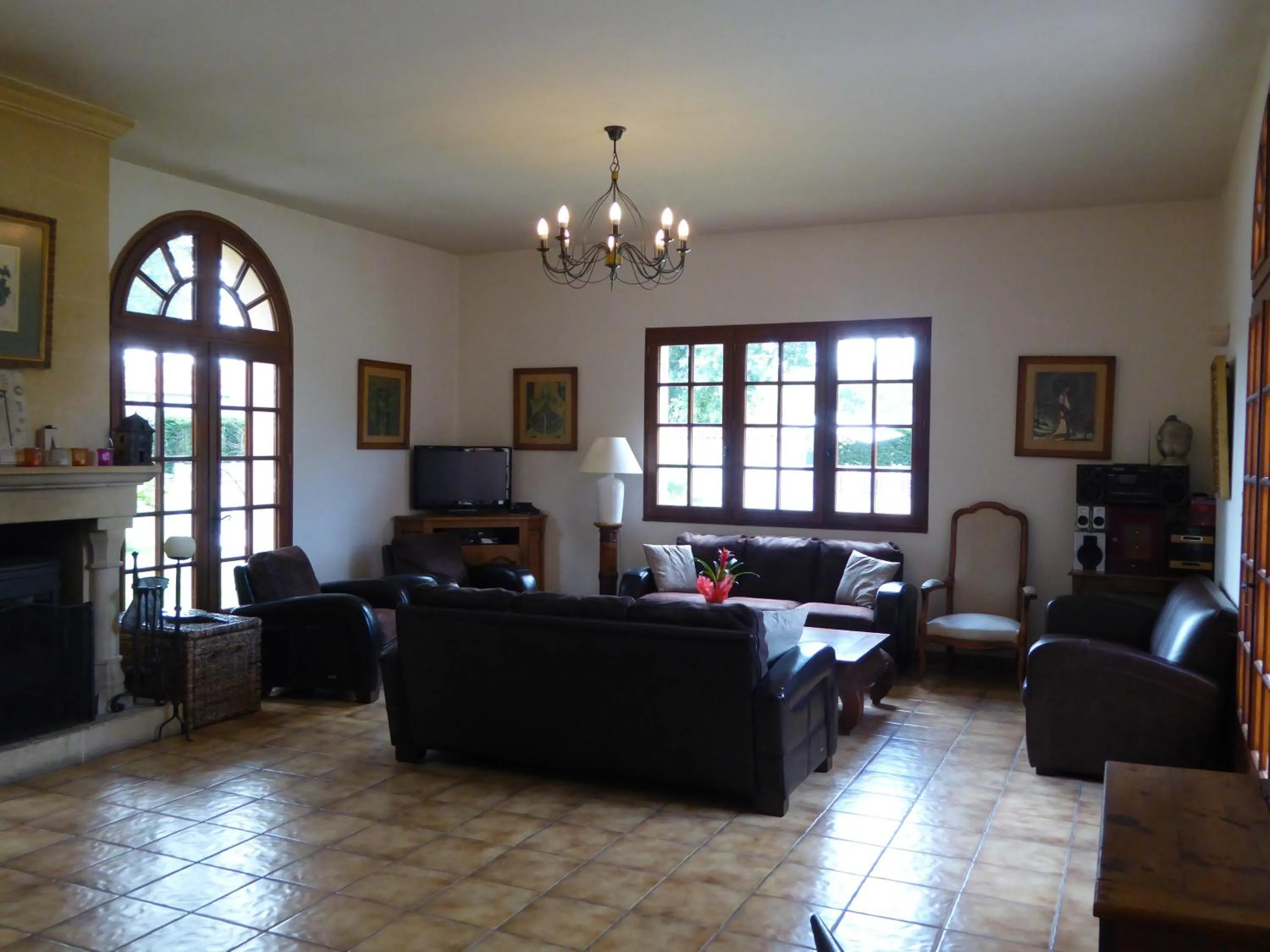 Communal lounge/ TV room in La Mimona