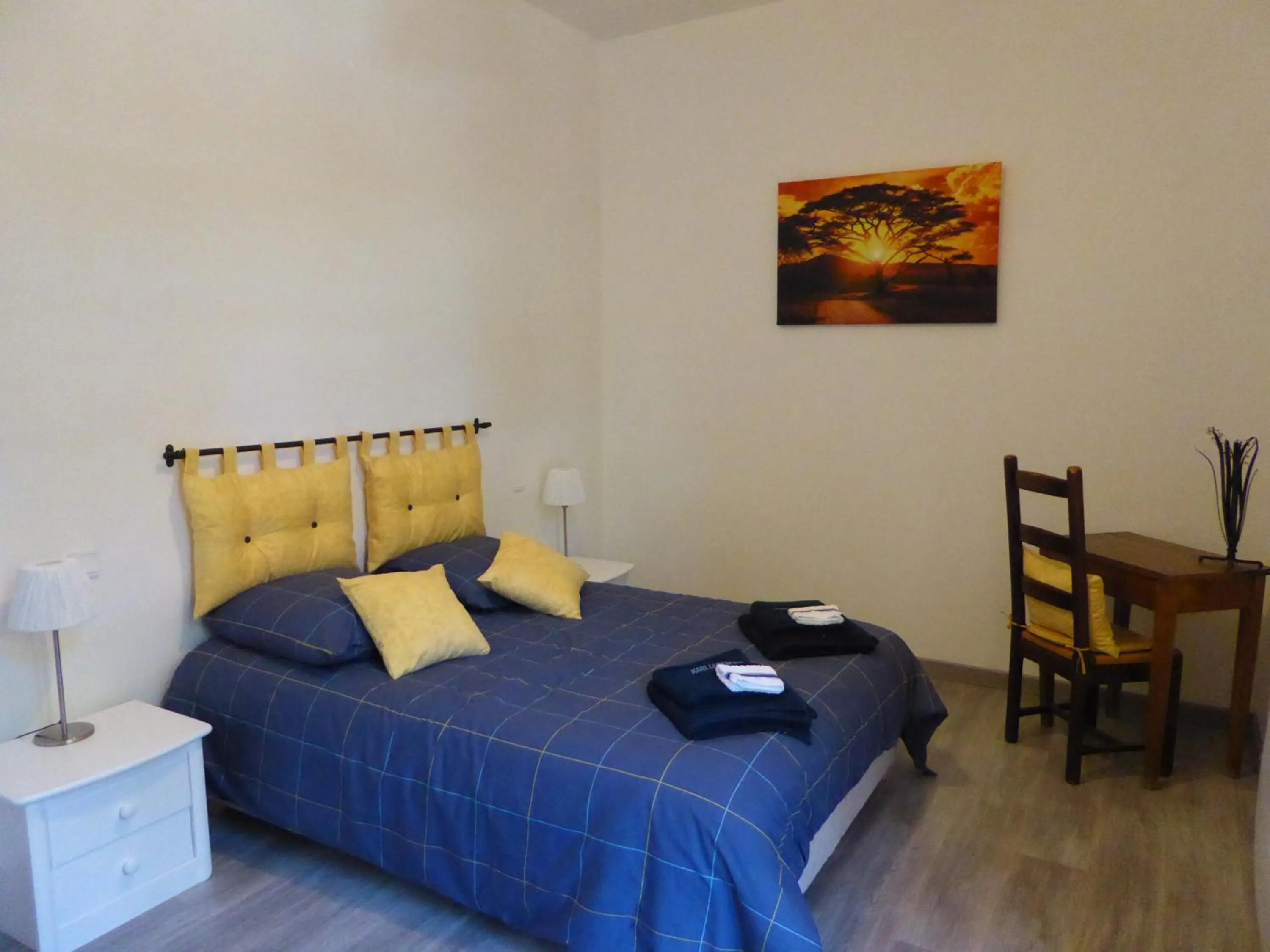 Photo of the whole room, Bed in La Mimona