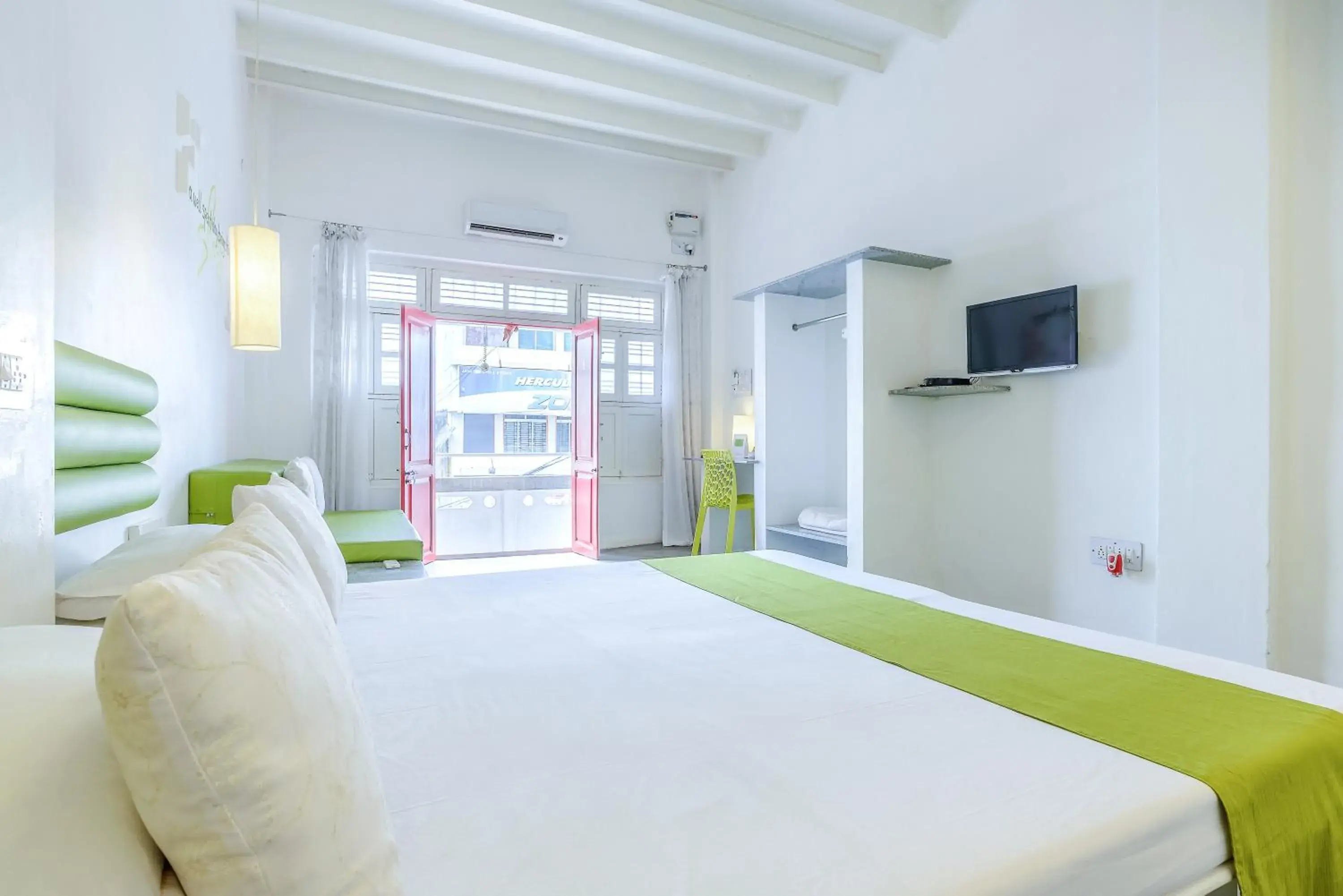 Bed in Itsy Hotels Red Lotus Heritage, Promenade Beach Bed in Itsy Hotels Red Lotus Heritage, Promenade Beach