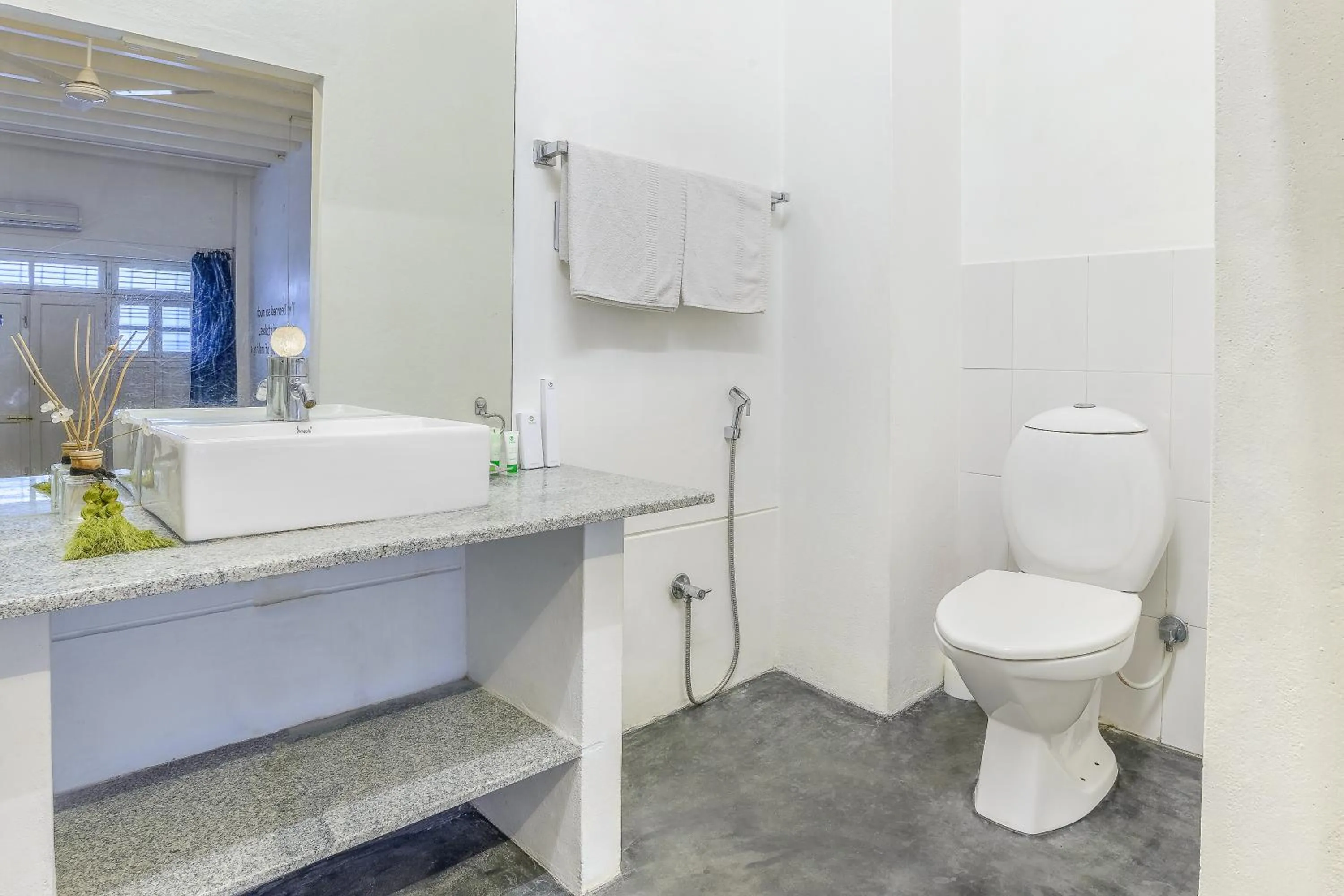 Bathroom in Itsy Hotels Red Lotus Heritage, Promenade Beach