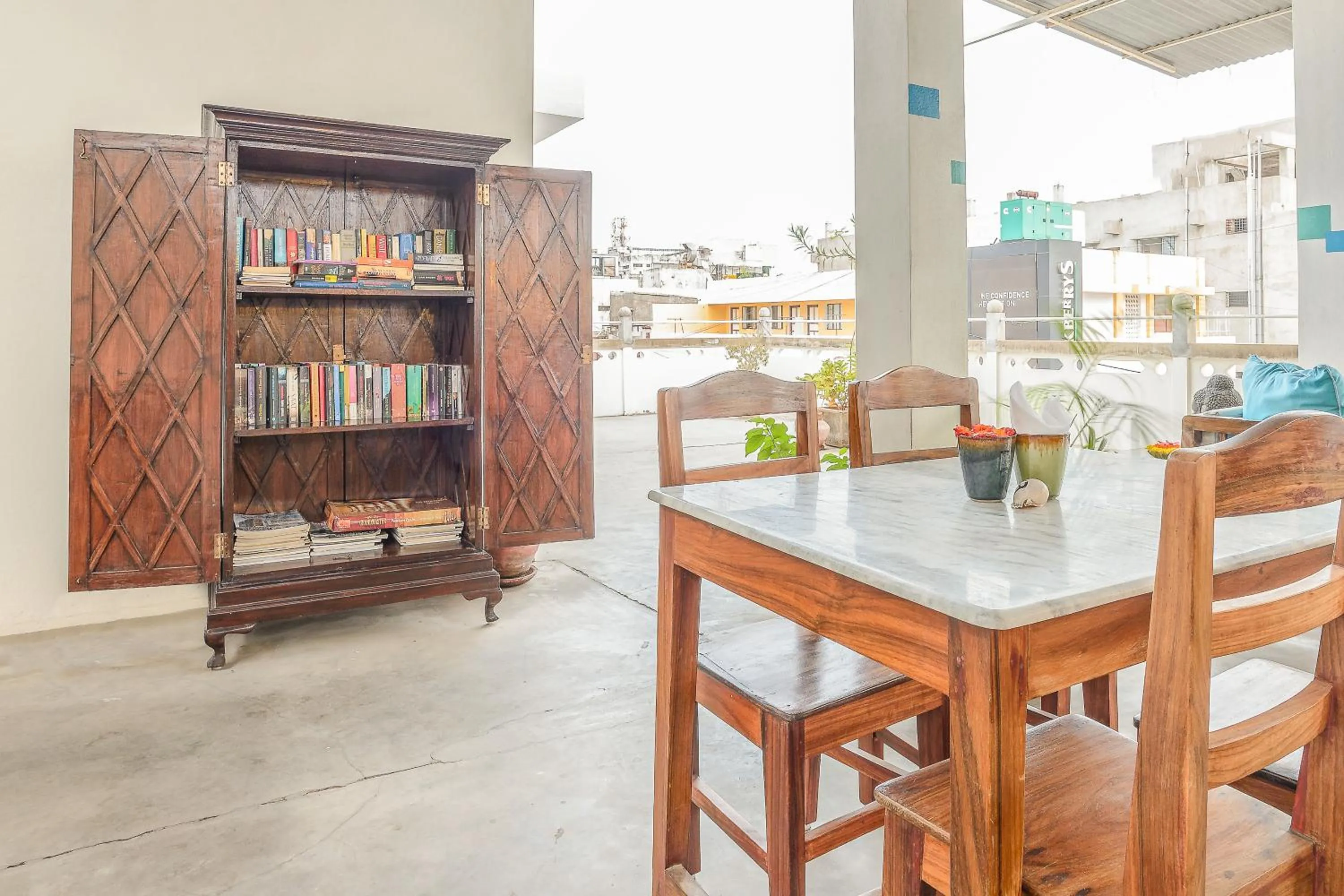 Restaurant/places to eat in Itsy Hotels Red Lotus Heritage, Promenade Beach