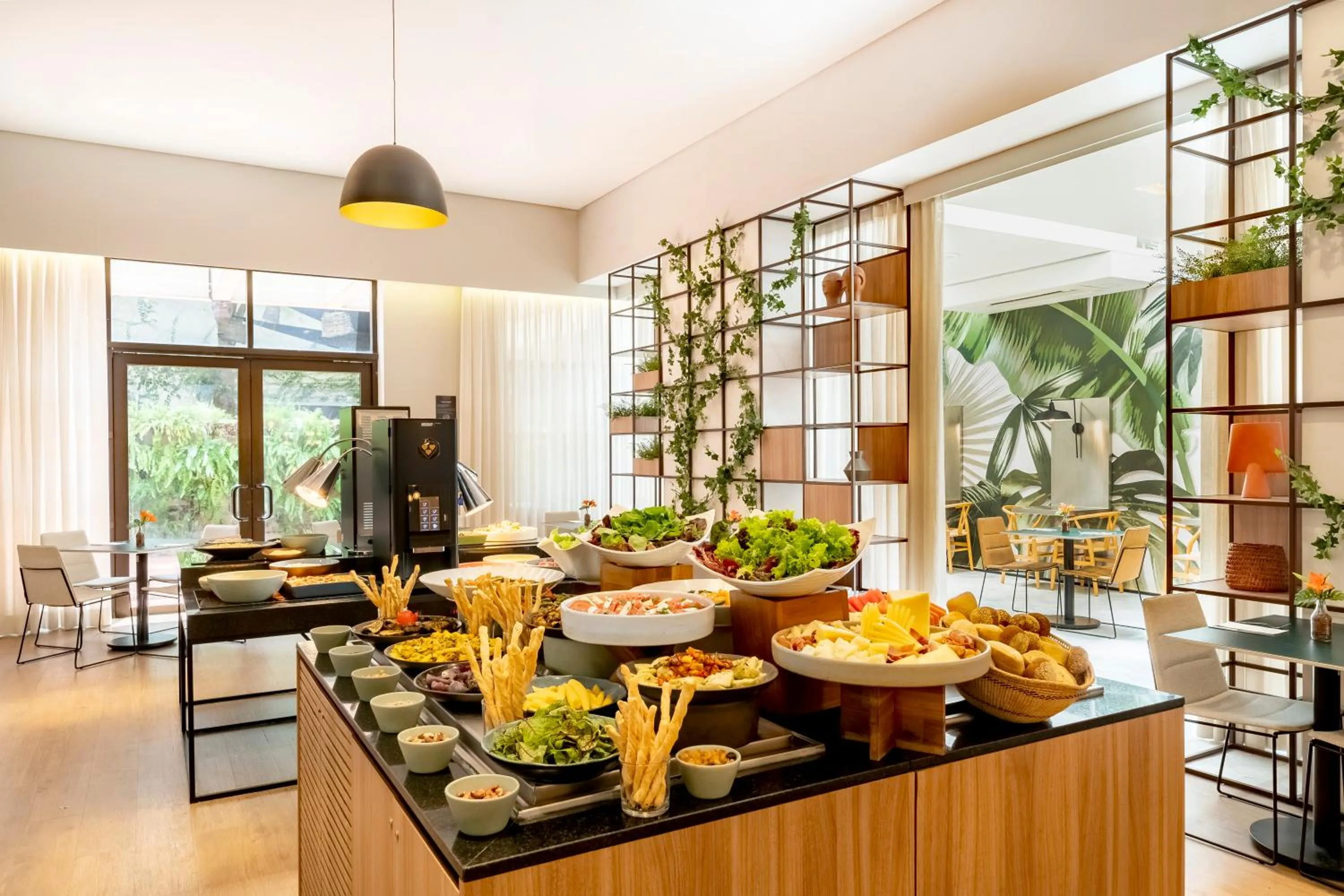 Restaurant/places to eat in Grand Mercure SP Itaim Bibi