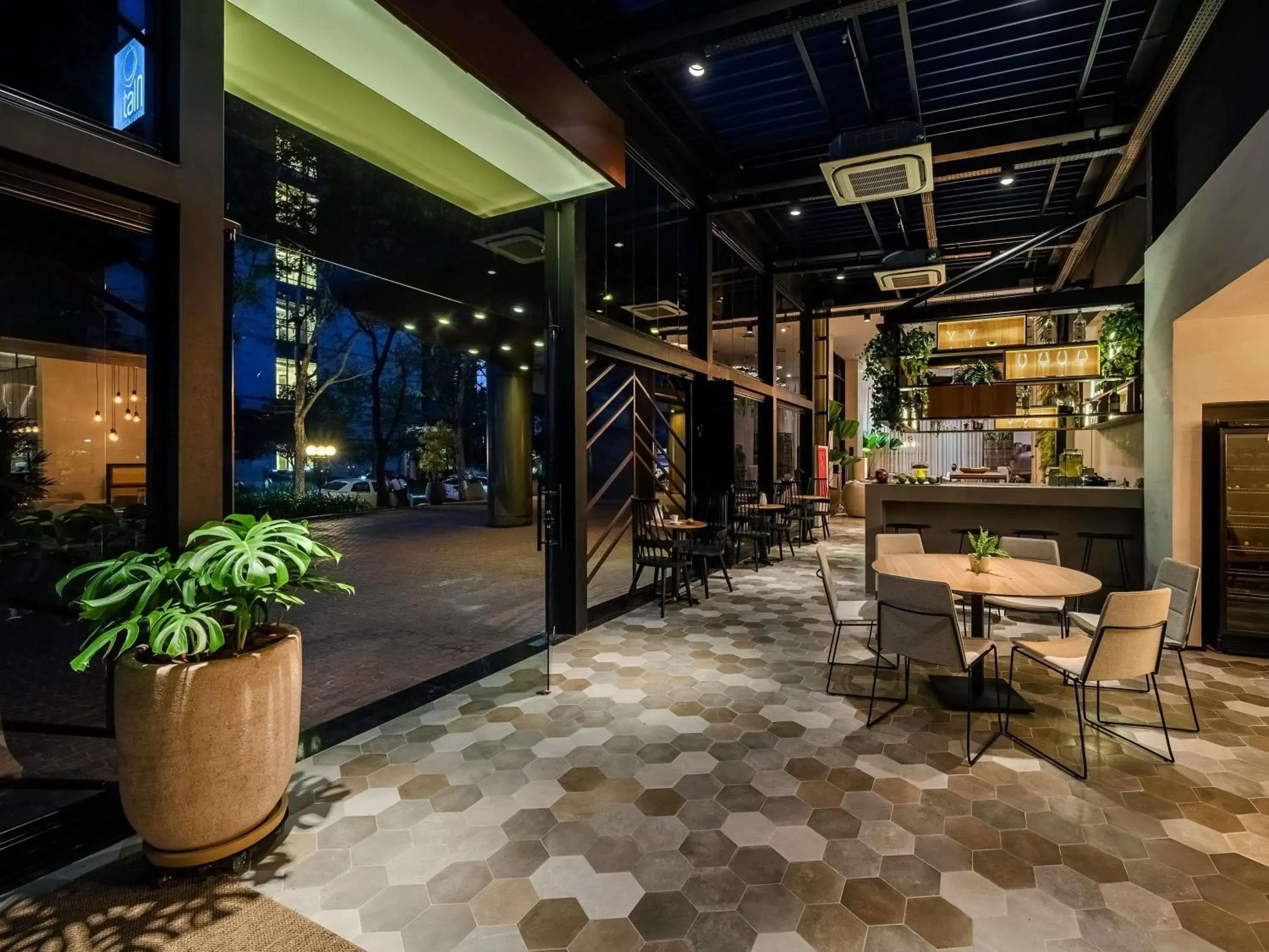 Lounge or bar in Grand Mercure SP Itaim Bibi Lounge or bar in Grand Mercure SP Itaim Bibi