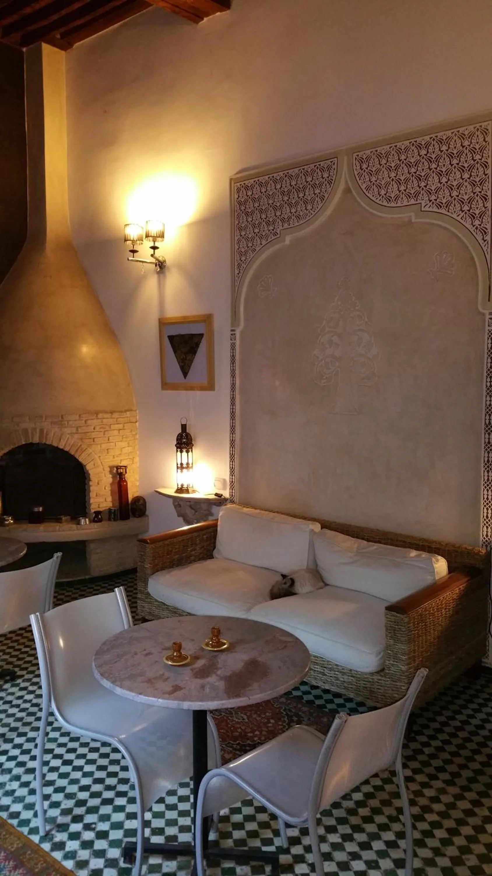 Communal lounge/ TV room in Les Bains de Fez Tara