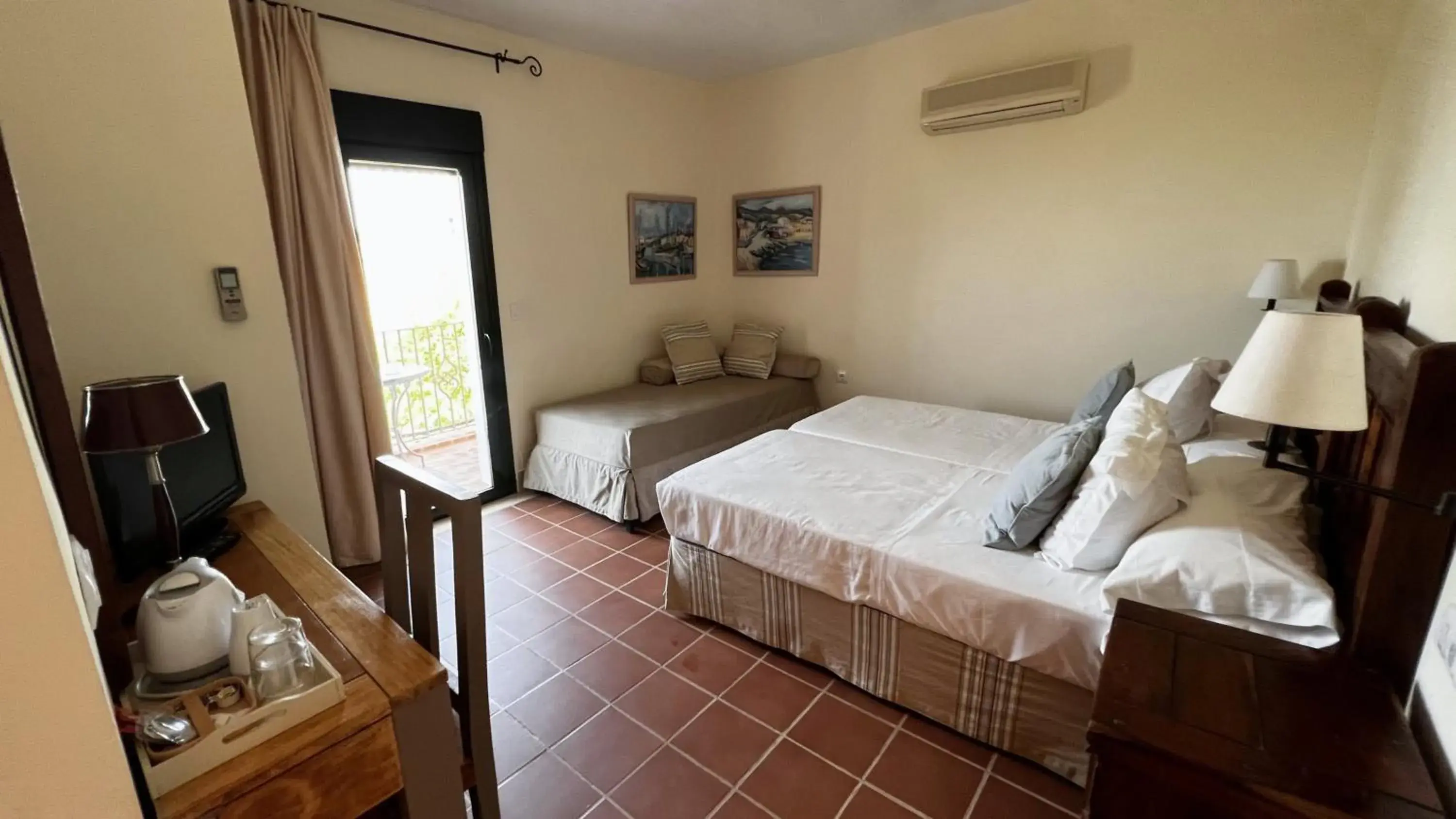 Triple Room with Balcony in Hotel Sindhura Triple Room with Balcony in Hotel Sindhura