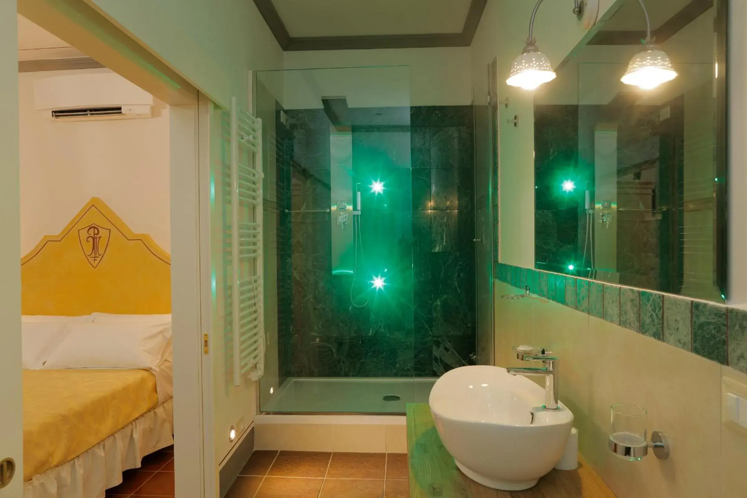 Double Room with Private Bathroom - single occupancy in Palazzo Mari suite & rooms b&b Double Room with Private Bathroom - single occupancy in Palazzo Mari suite & rooms b&b