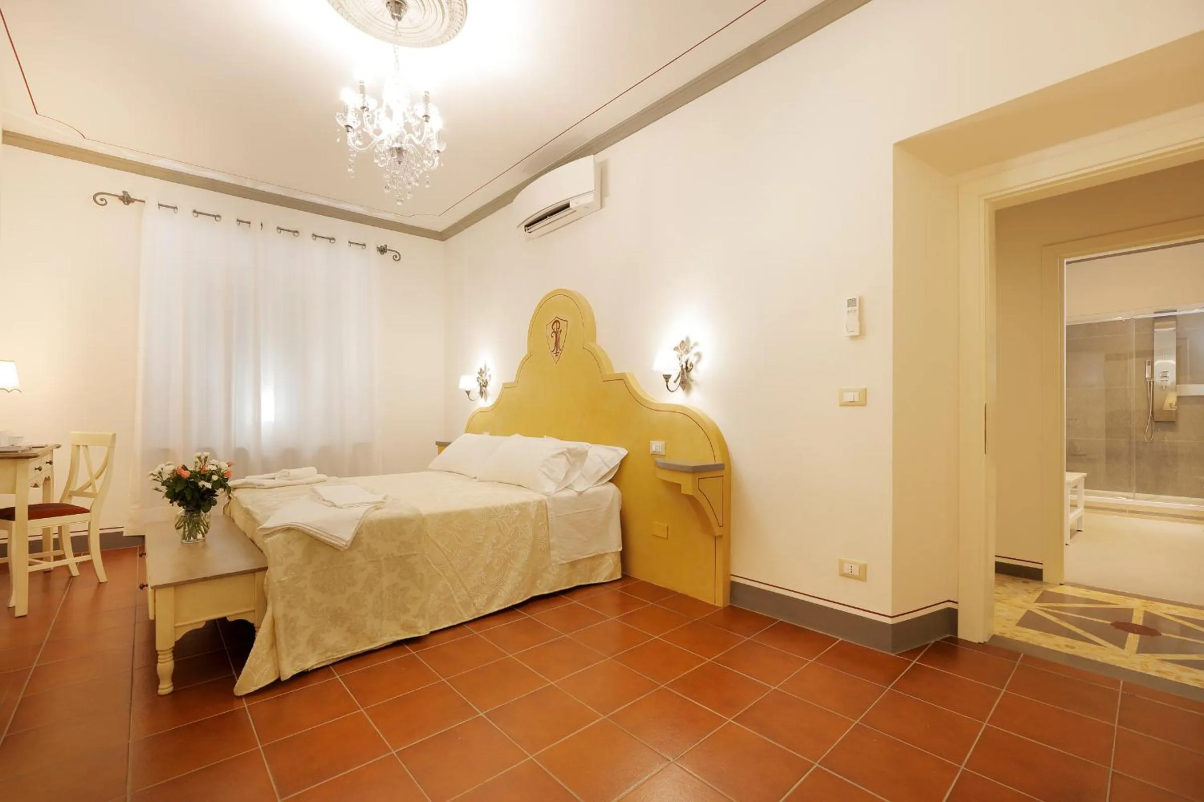 Bed in Palazzo Mari suite & rooms b&b