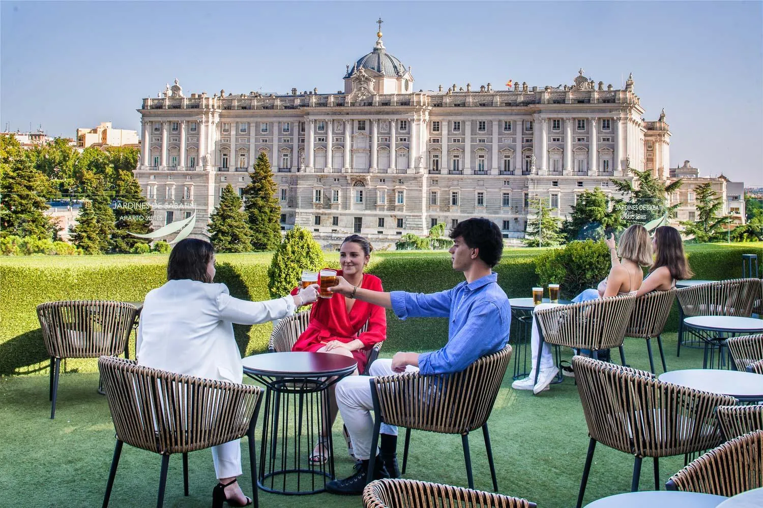 Seating area in Apartosuites Jardines de Sabatini