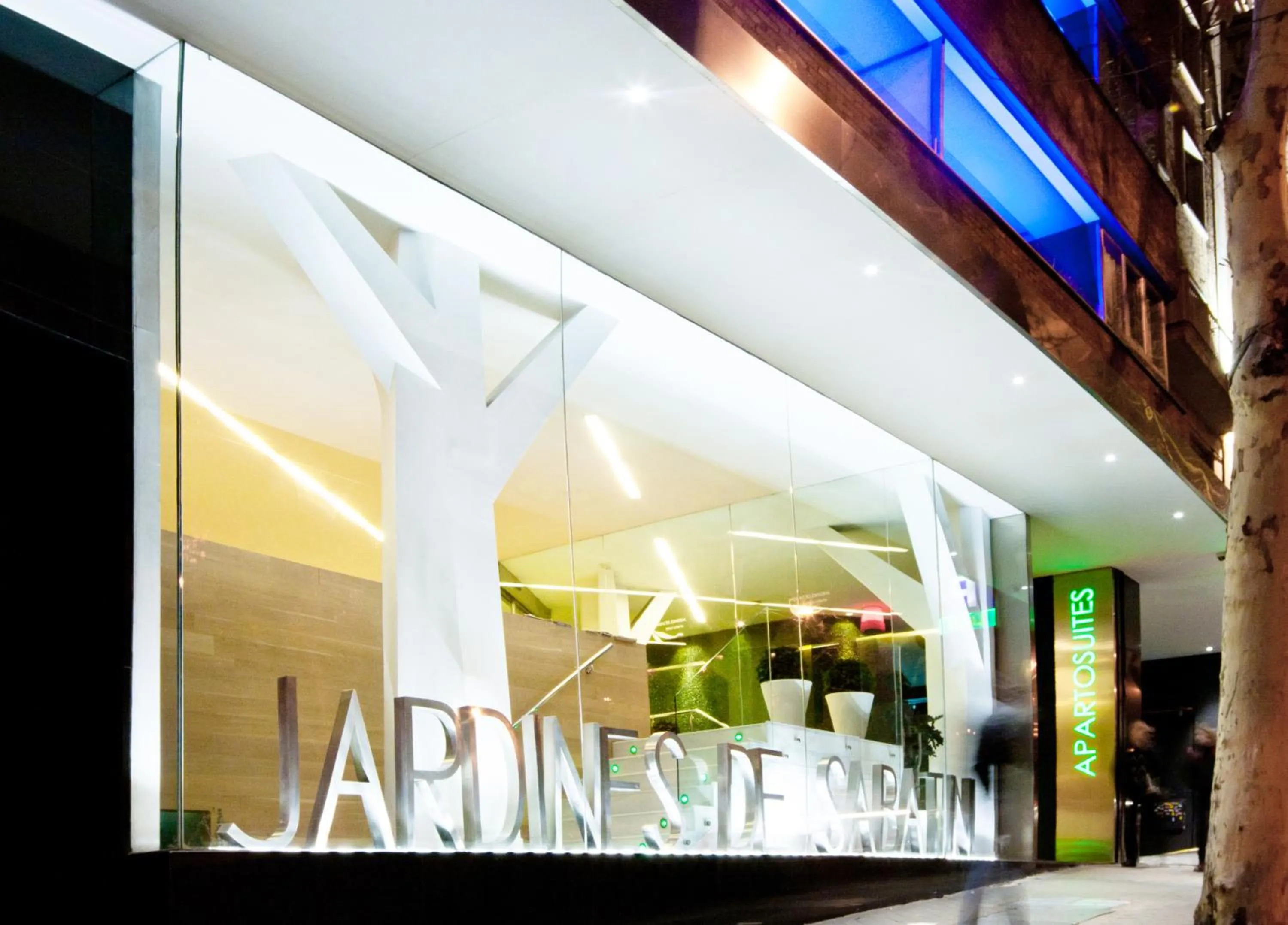 Facade/entrance in Apartosuites Jardines de Sabatini