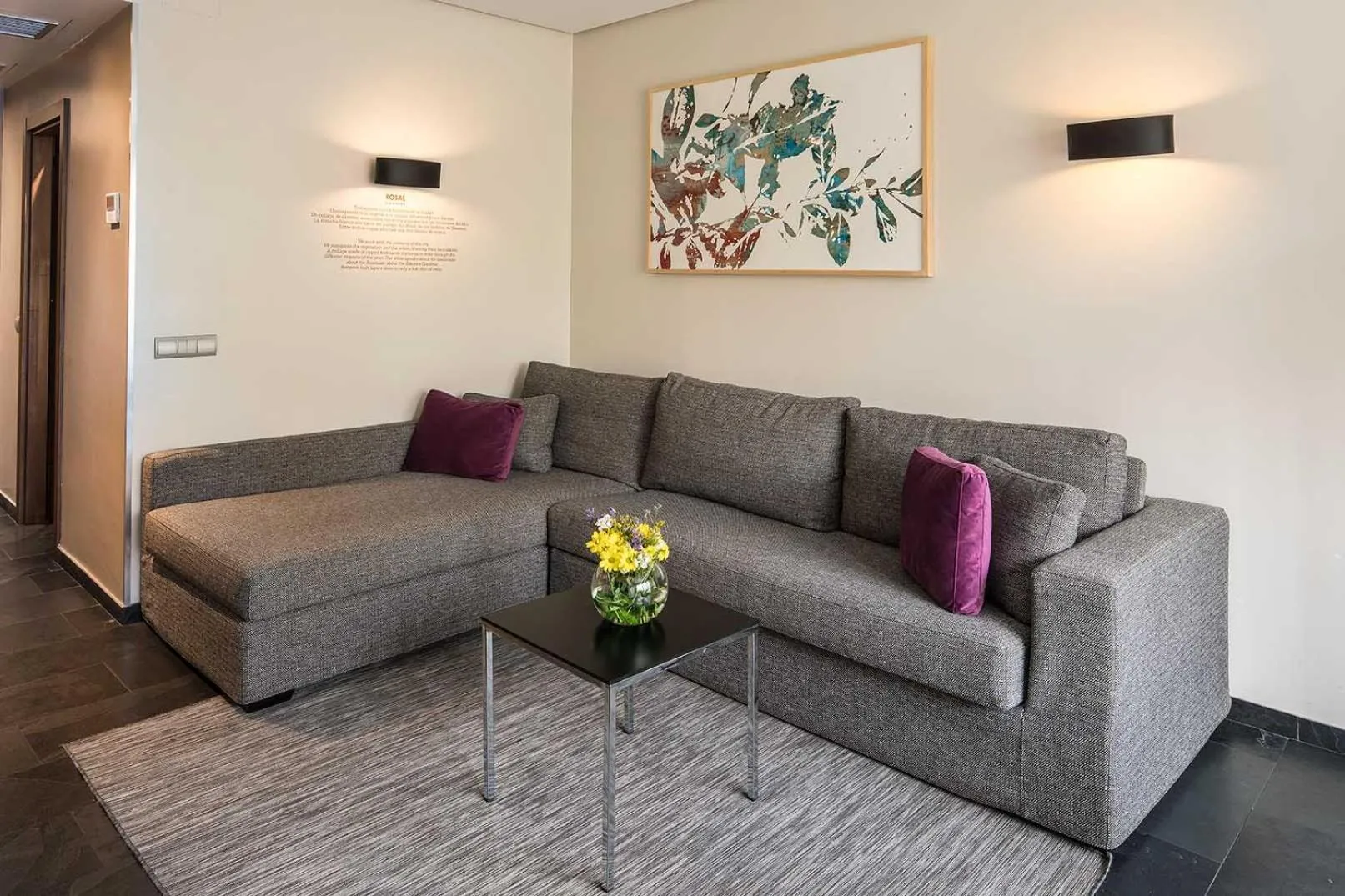 Living room in Apartosuites Jardines de Sabatini