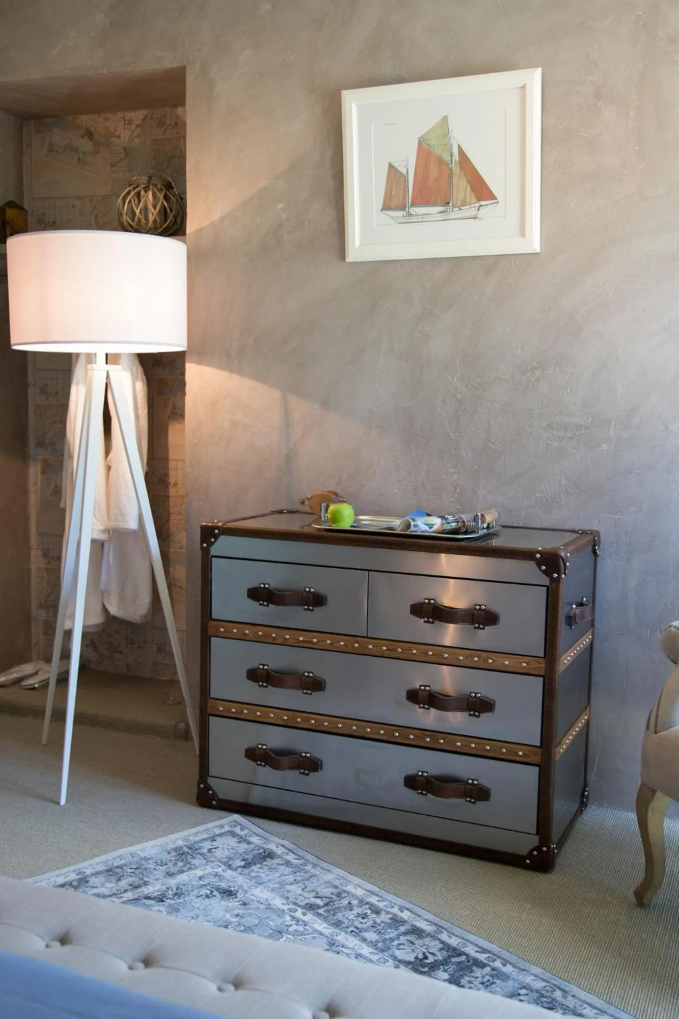 Decorative detail in Les Dames de Nage