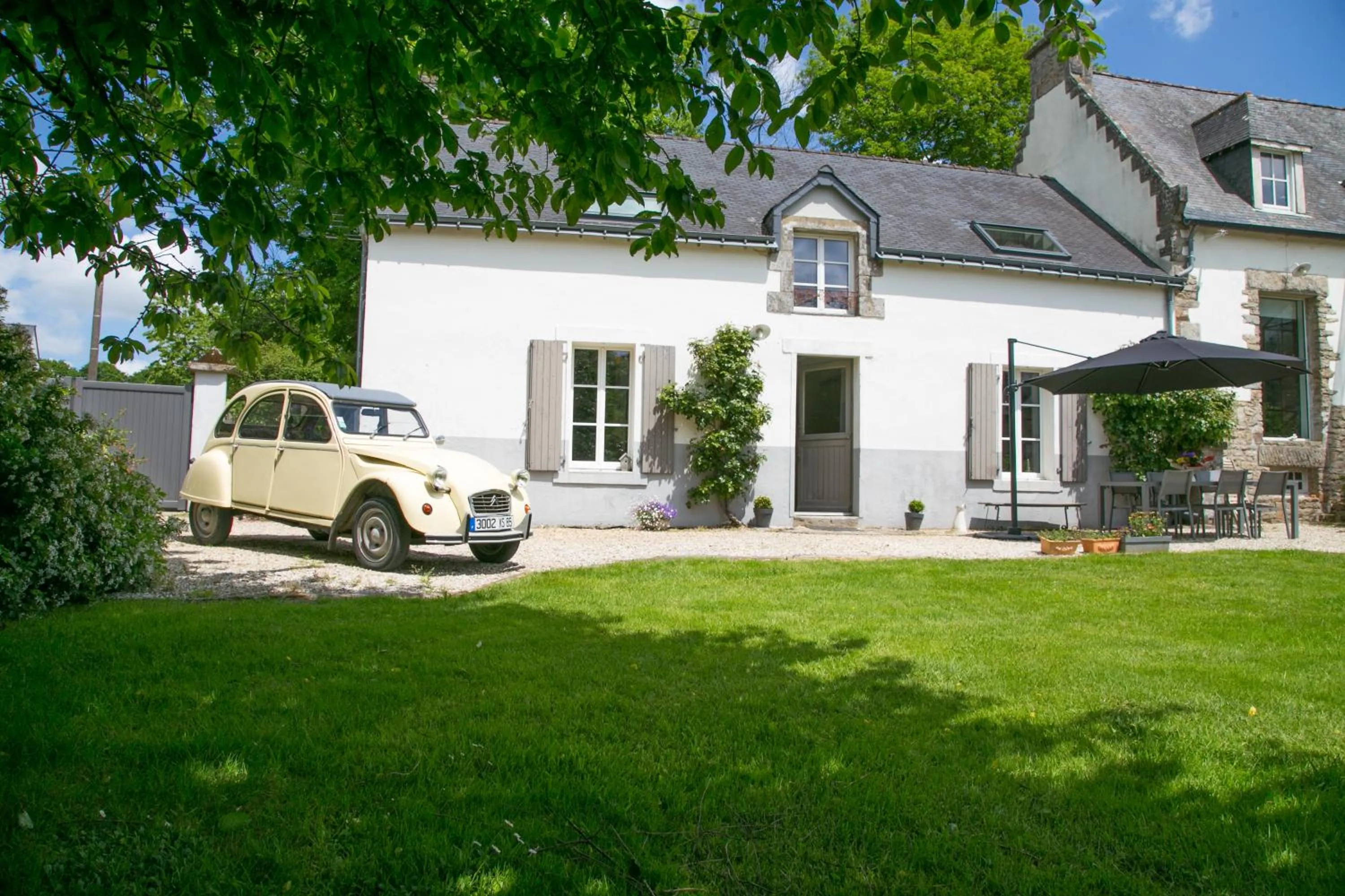 Facade/entrance in Les Dames de Nage