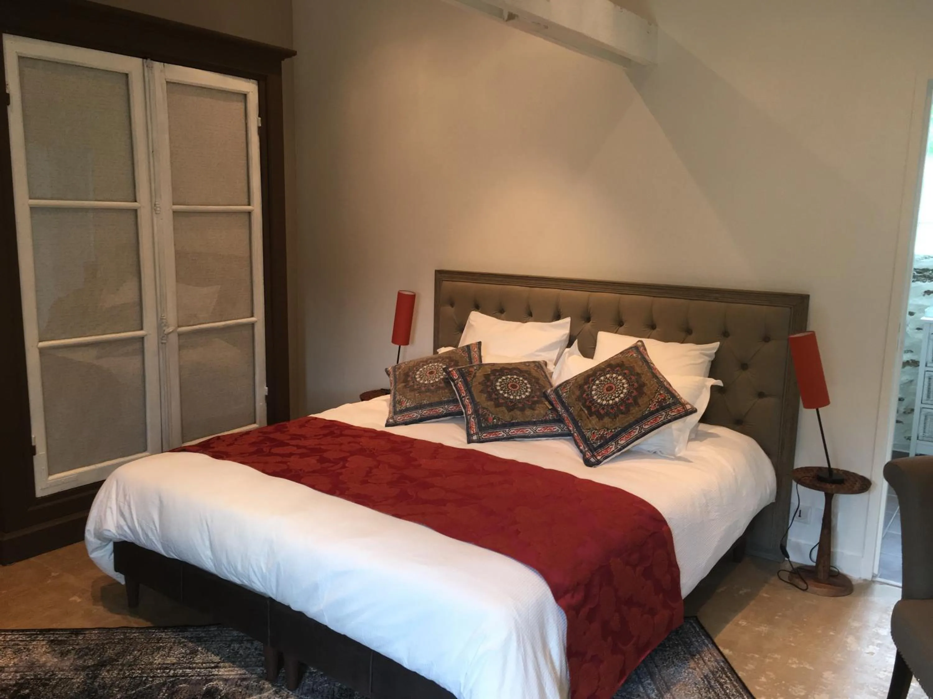 Photo of the whole room in Les Dames de Nage