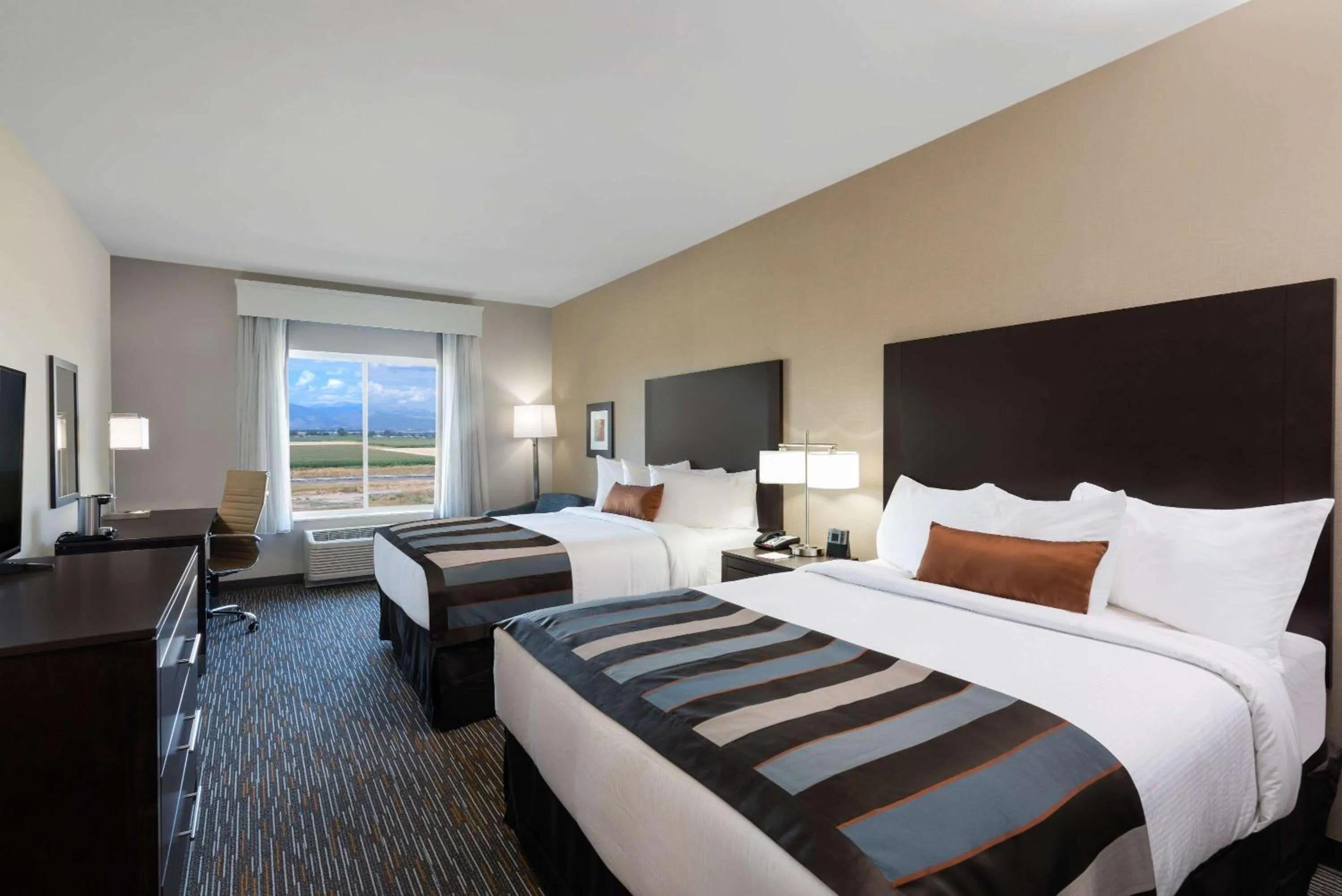 Photo of the whole room, Bed in Wingate by Wyndham Loveland Johnstown