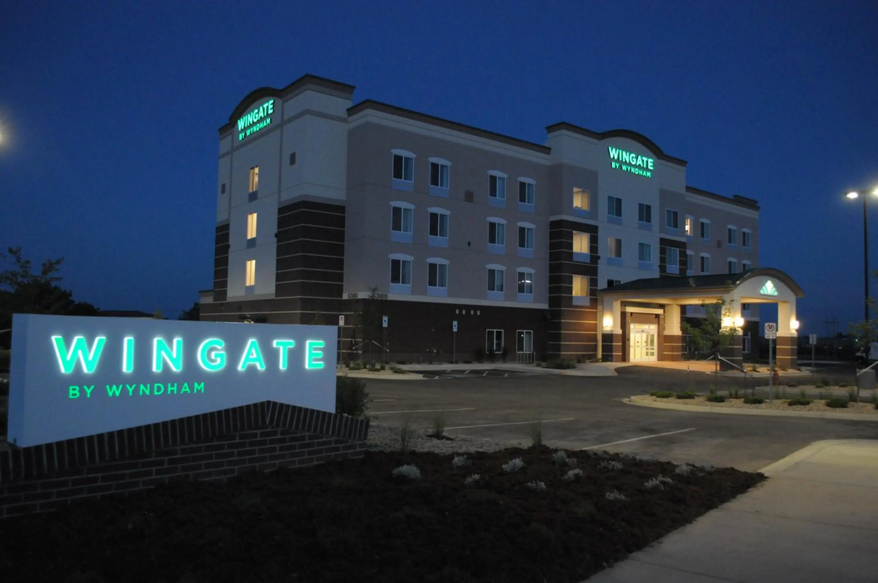 Property building in Wingate by Wyndham Loveland Johnstown