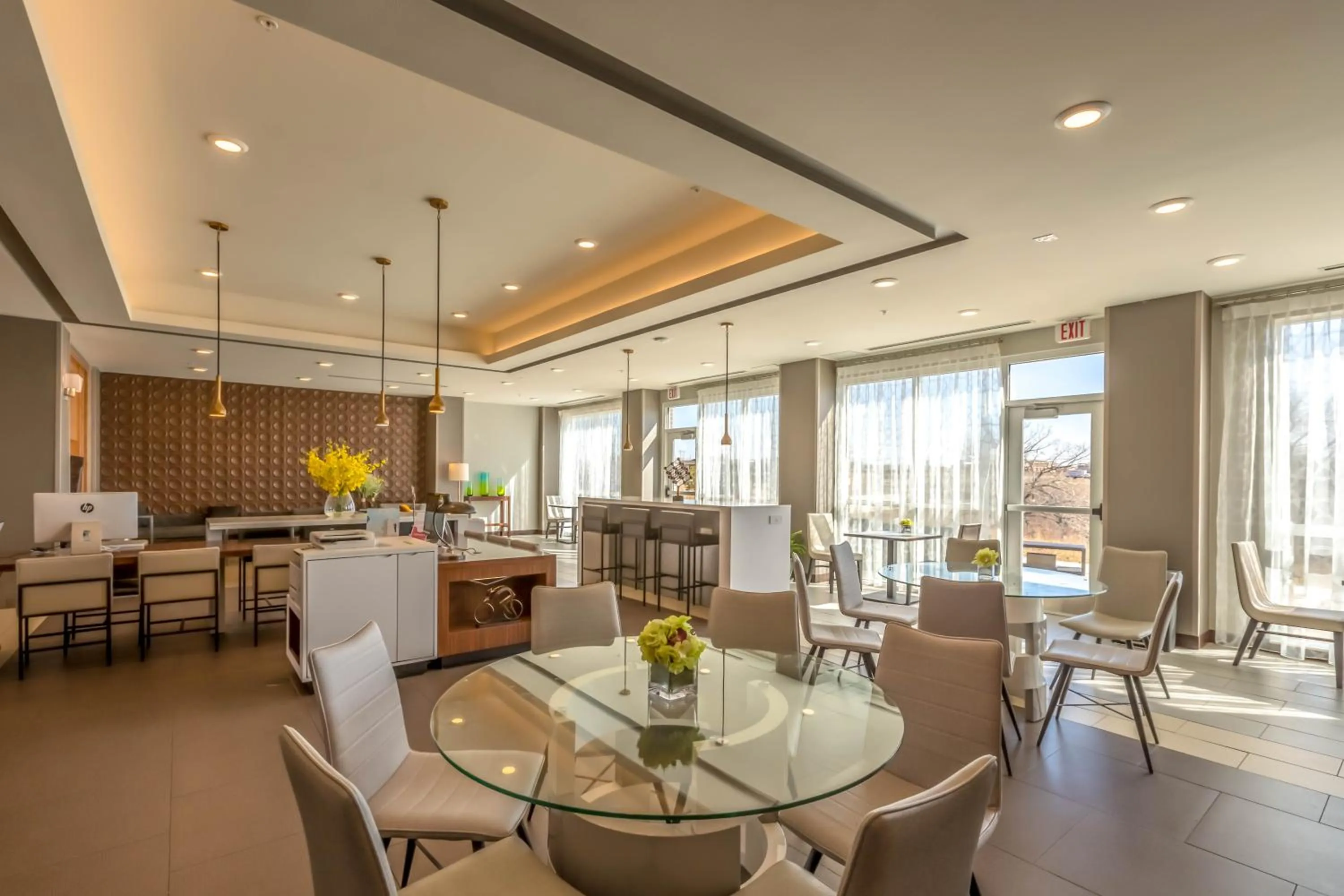 Dining area in Wingate by Wyndham Loveland Johnstown