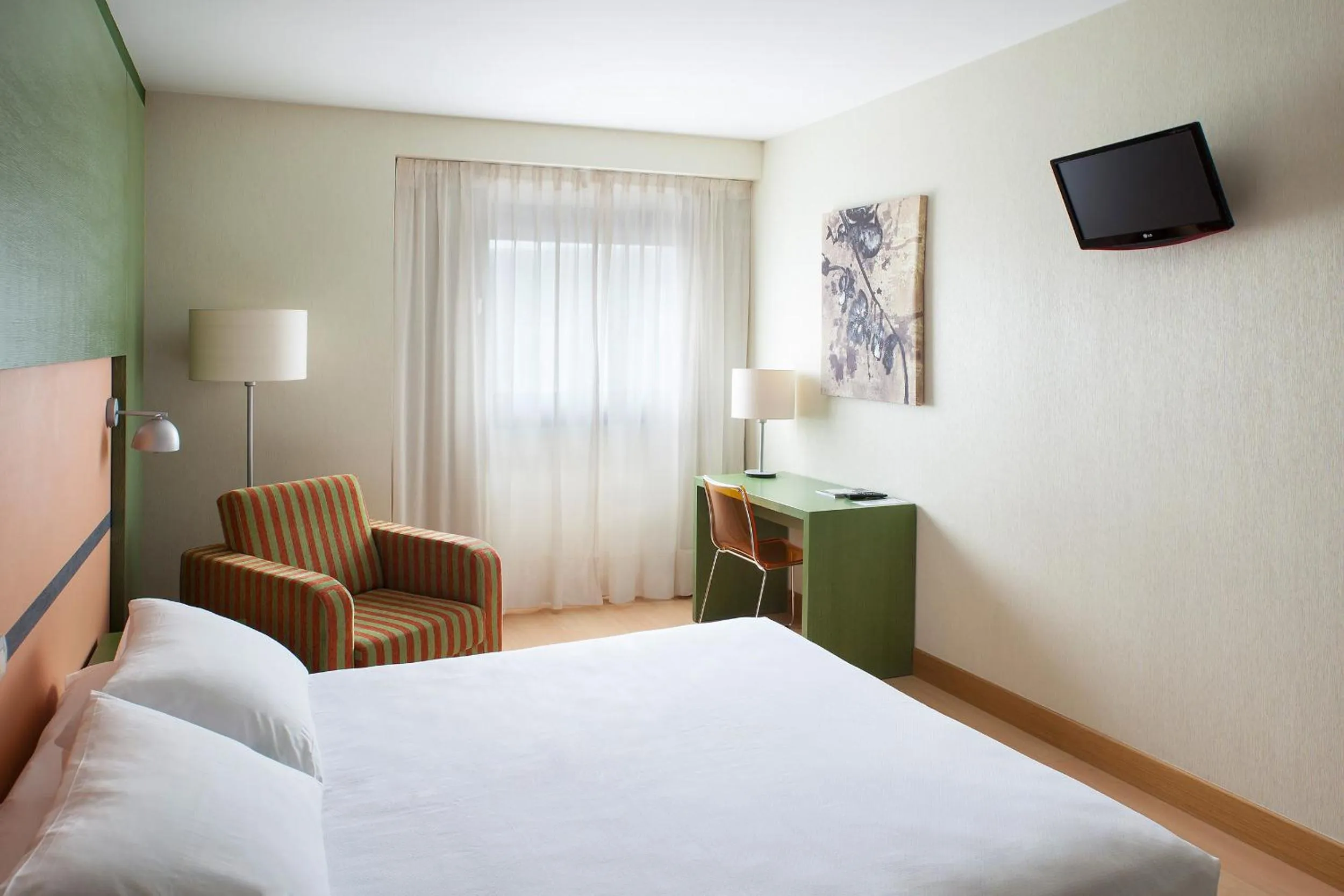 Bedroom, Bed in Hotel Naval Sestao