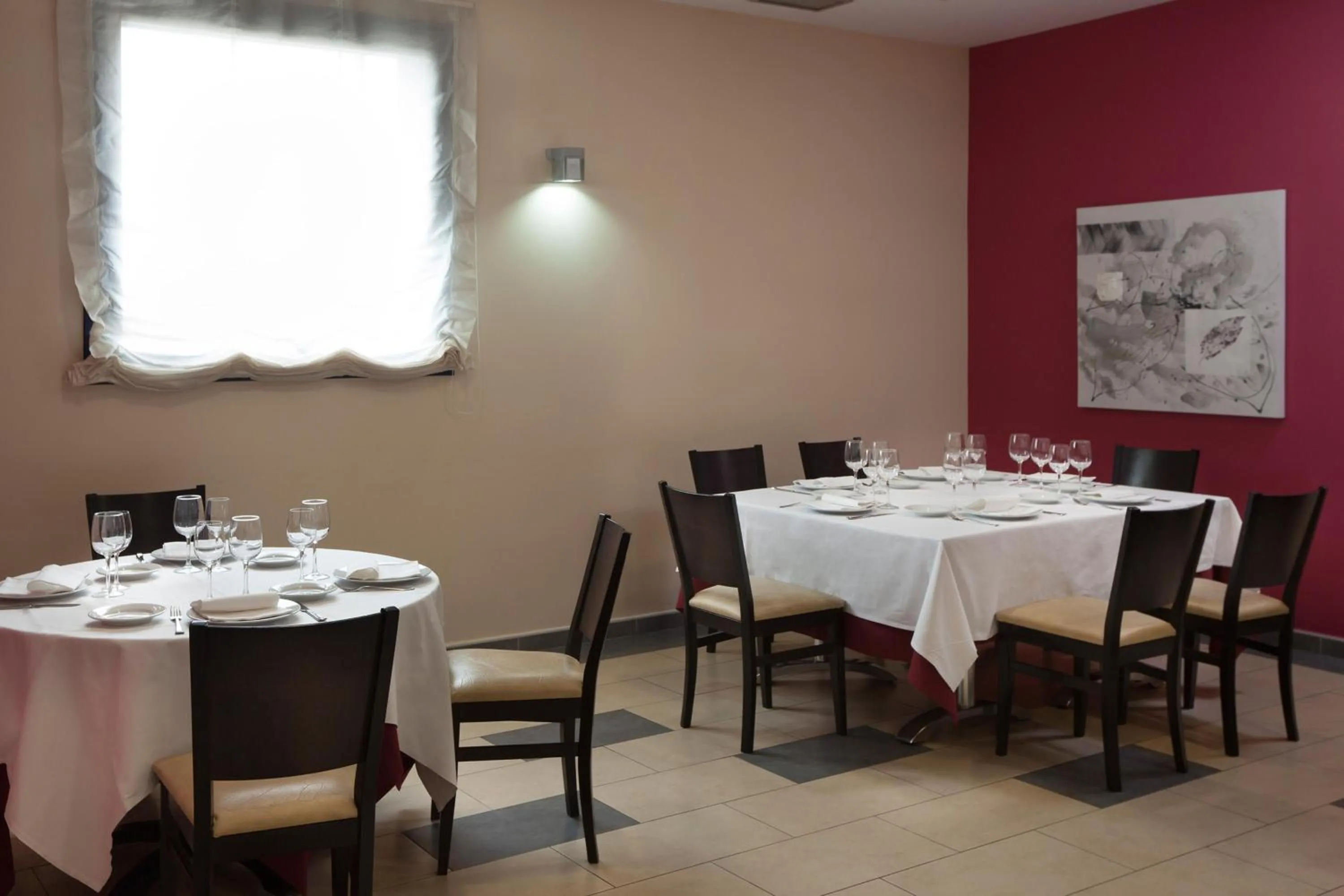 Restaurant/places to eat in Hotel Naval Sestao