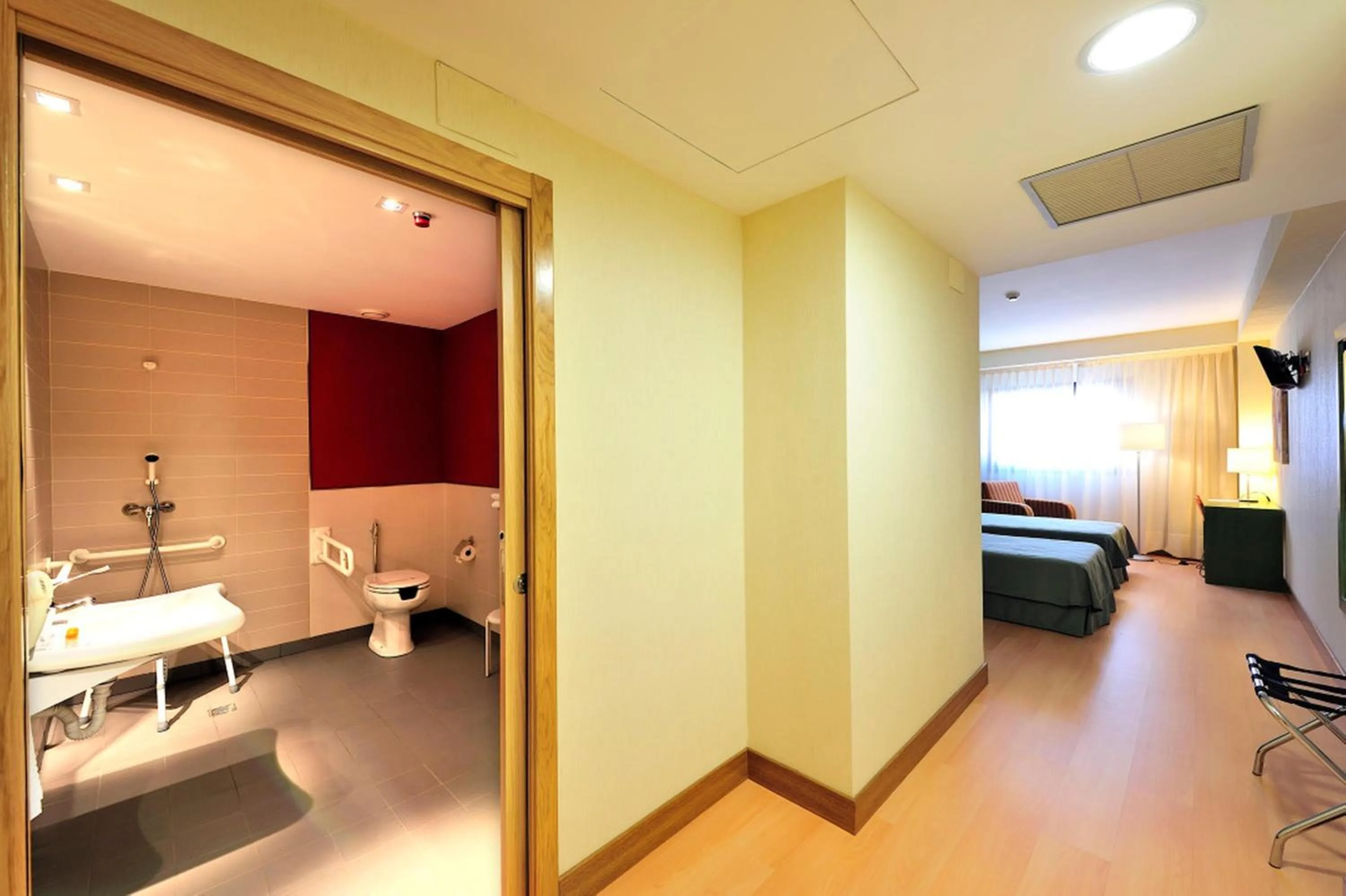 Photo of the whole room, Bed in Hotel Naval Sestao