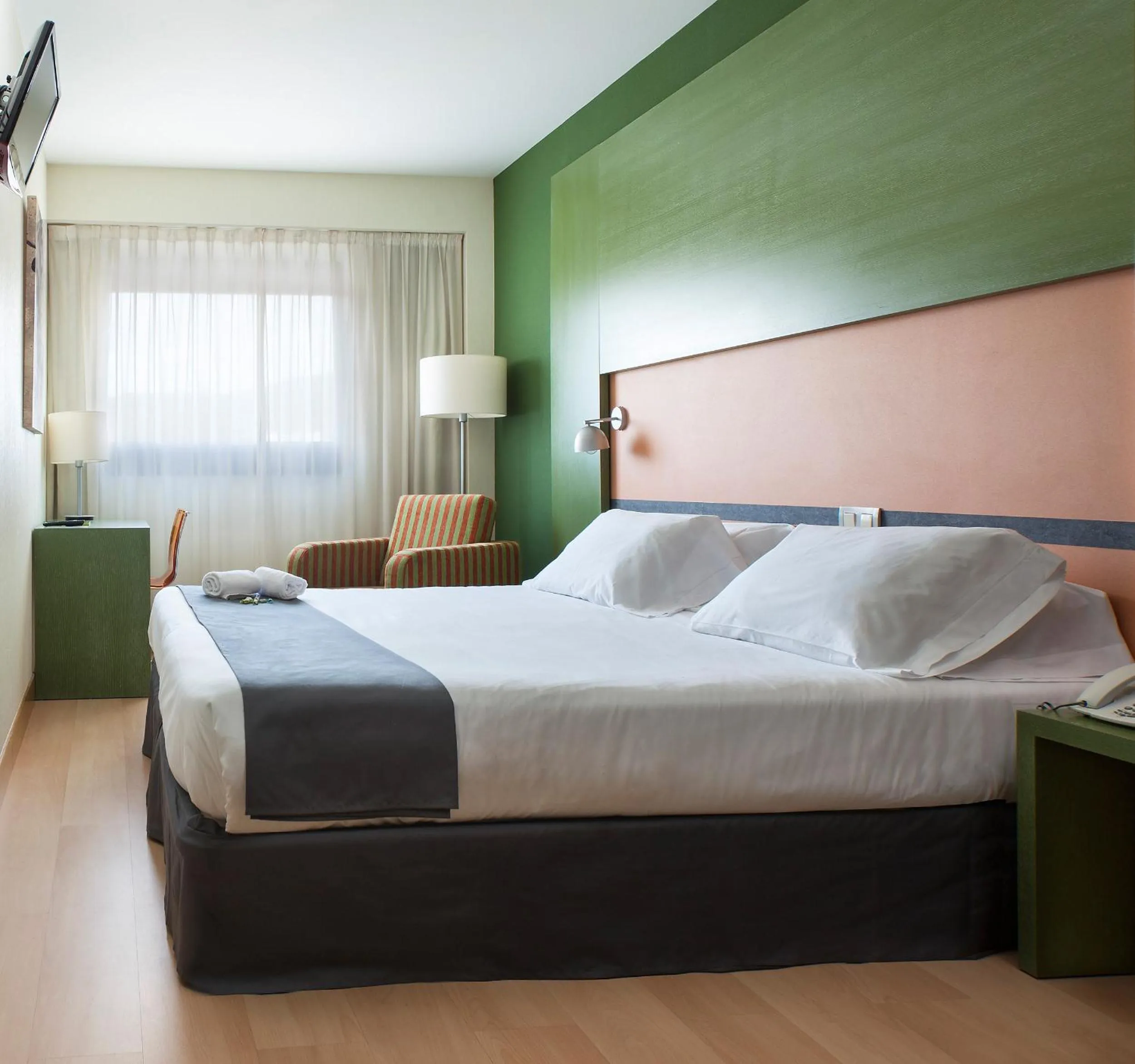 Bedroom, Bed in Hotel Naval Sestao