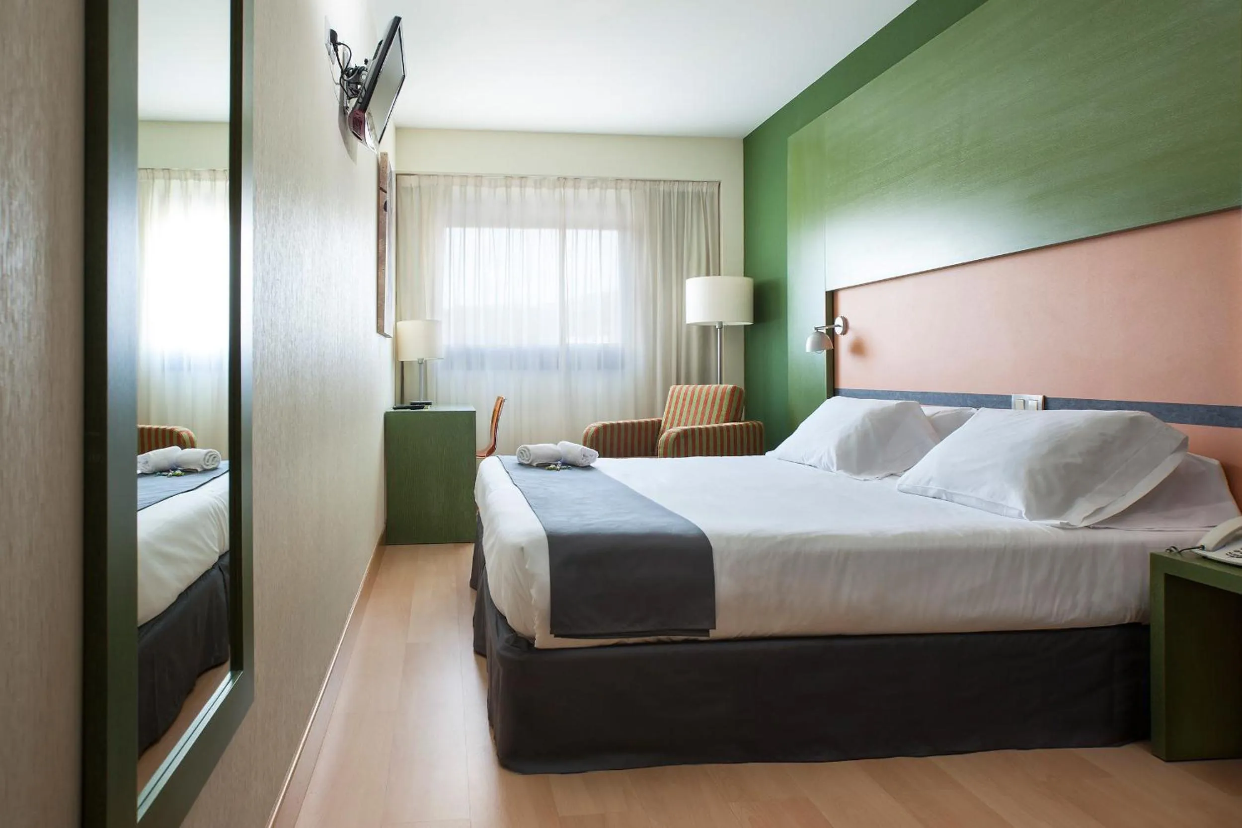 Bedroom, Bed in Hotel Naval Sestao