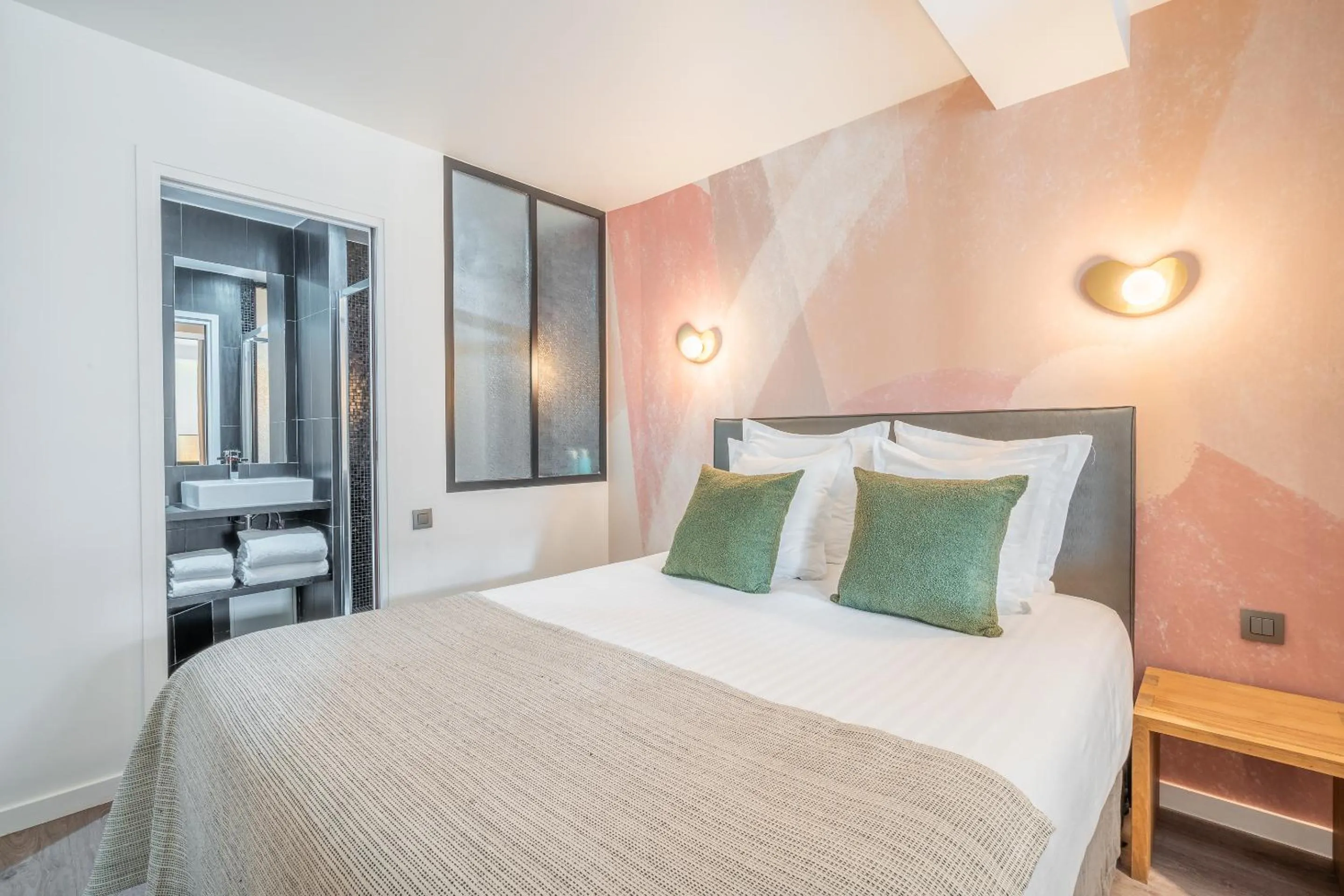 Photo of the whole room, Bed in Yuna Les Halles - Serviced Apartments