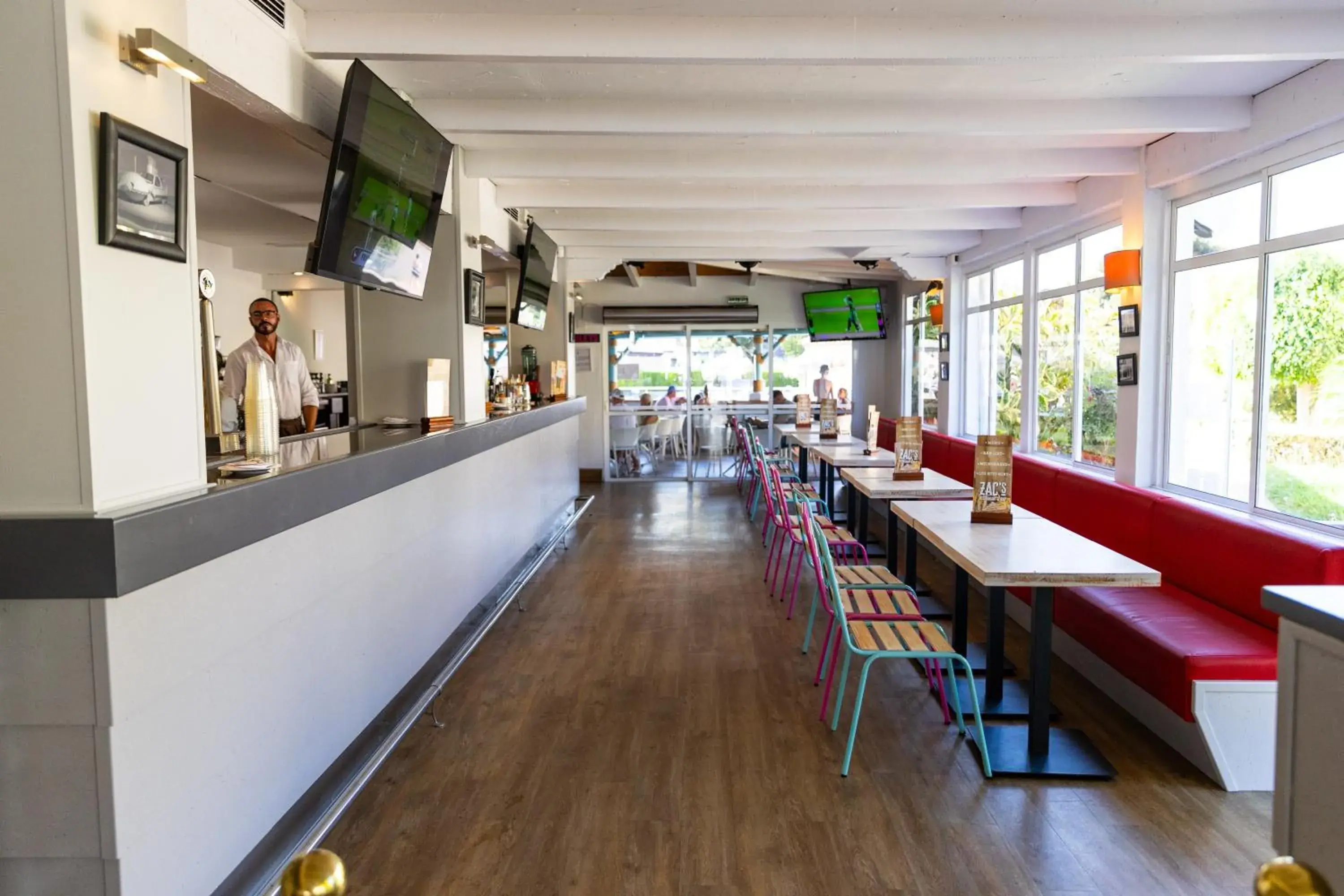 Lounge or bar in Ramada Hotel & Suites by Wyndham Costa del Sol Lounge or bar in Ramada Hotel & Suites by Wyndham Costa del Sol