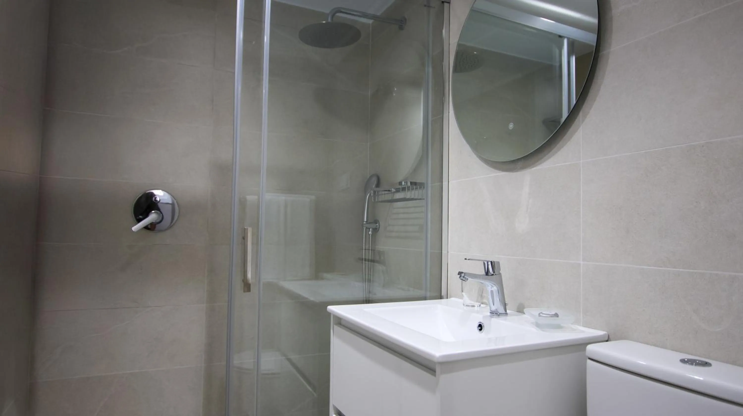 Shower in Ramada Hotel & Suites by Wyndham Costa del Sol