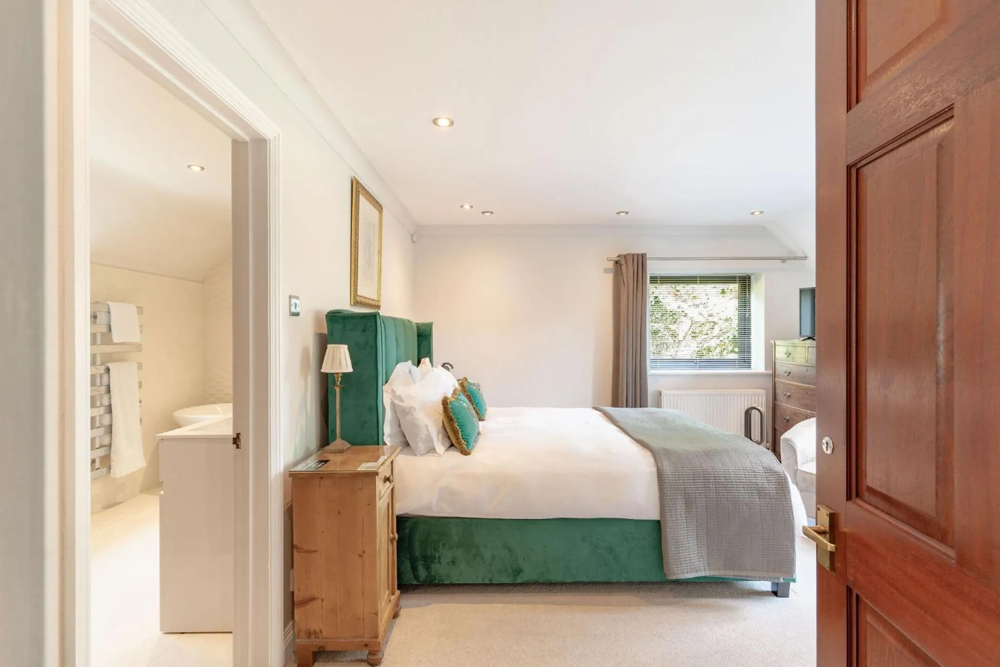 Bed in Waterfield House B&B