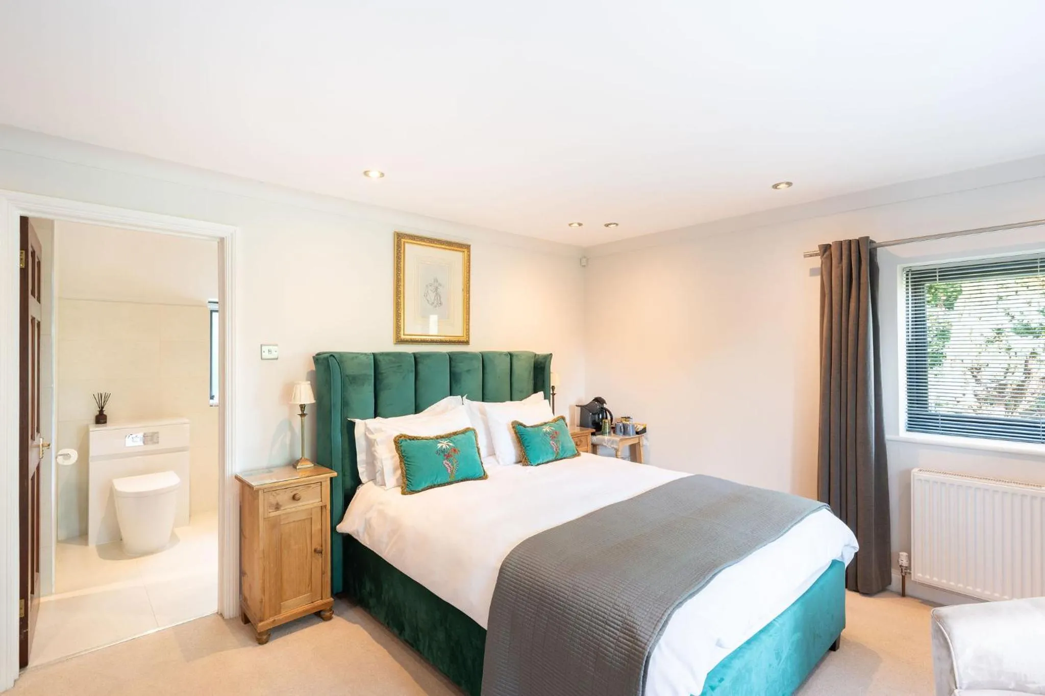 Bed in Waterfield House B&B