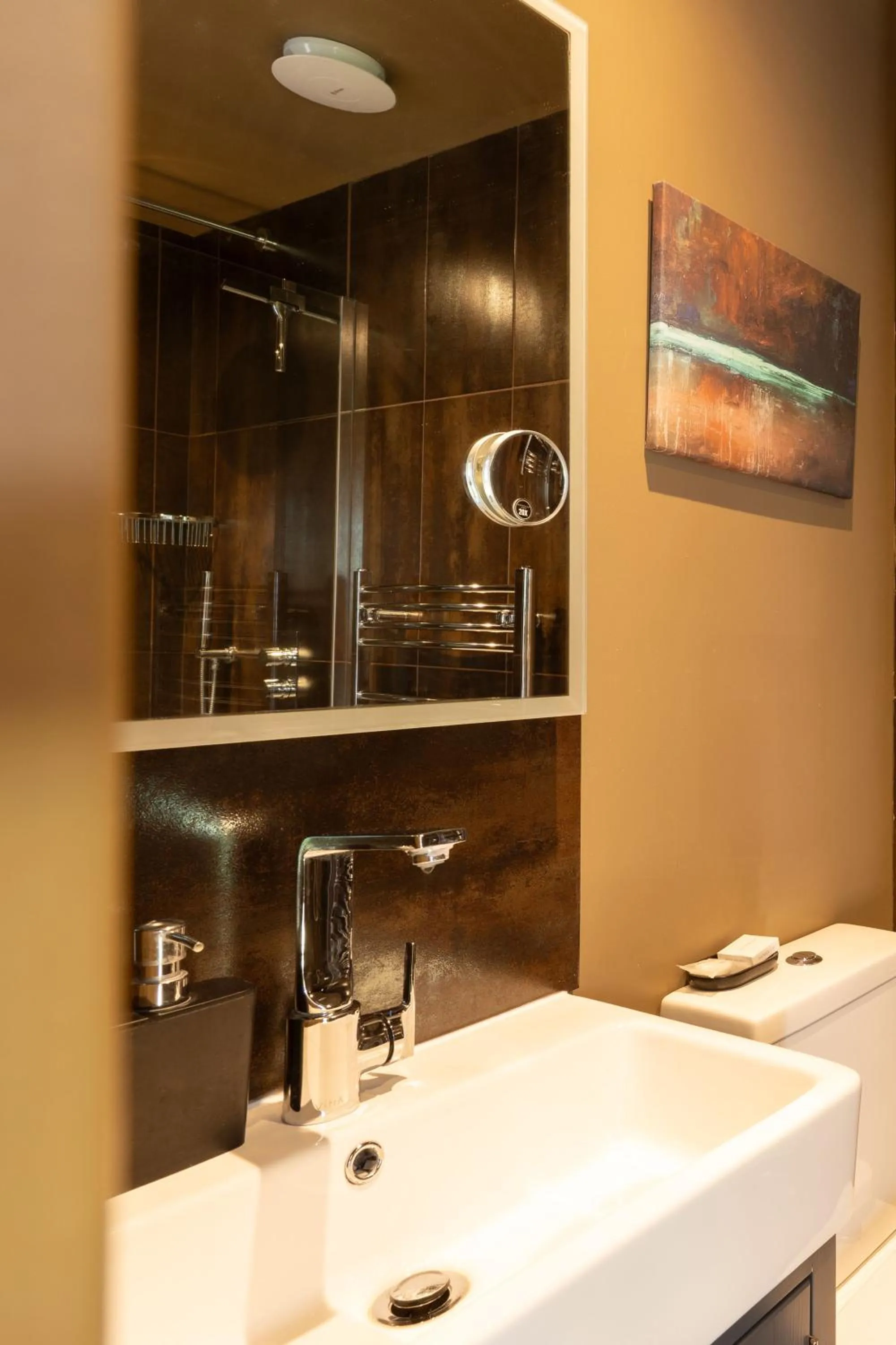 Shower in Waterfield House B&B