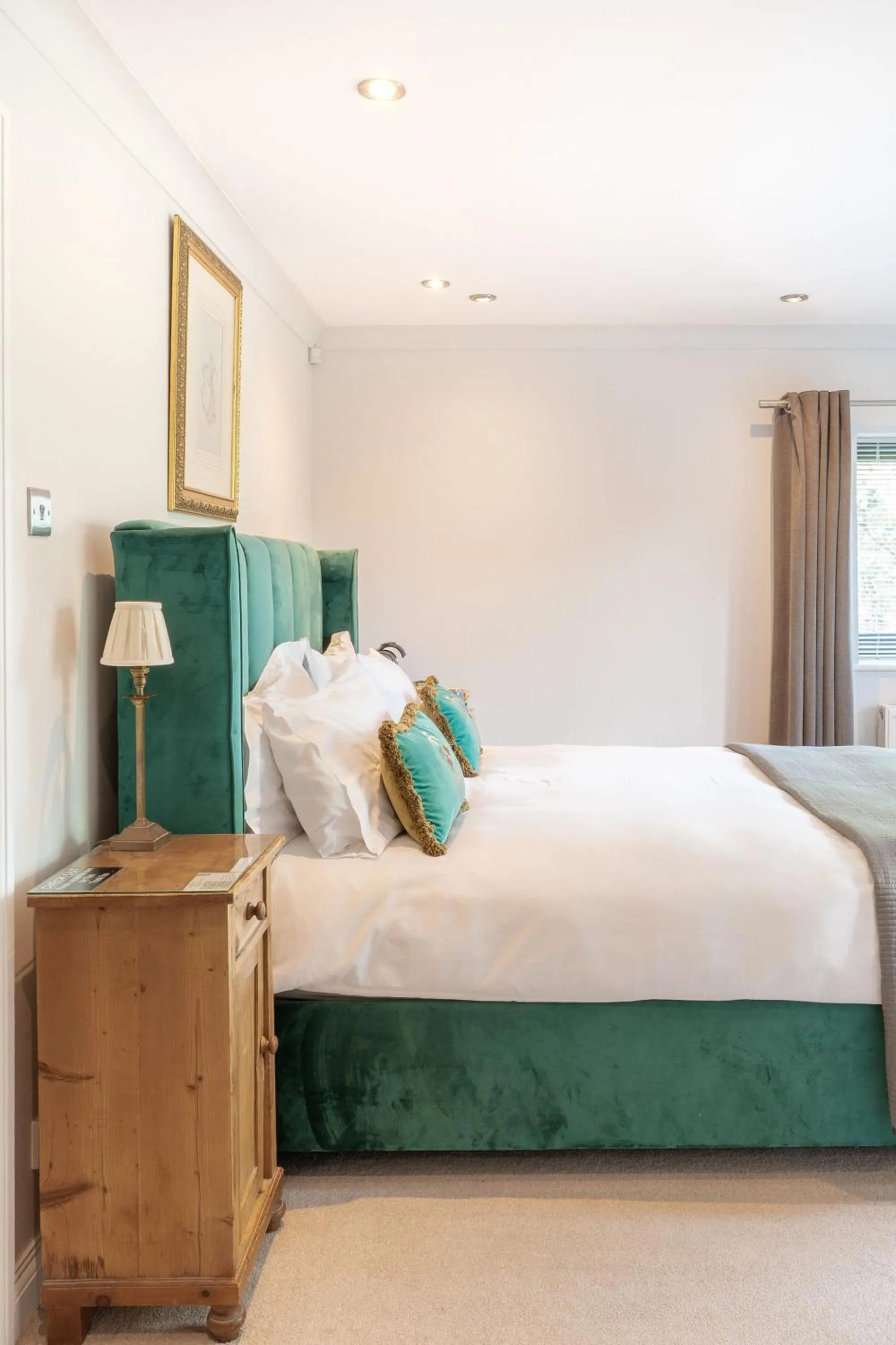 Bed in Waterfield House B&B