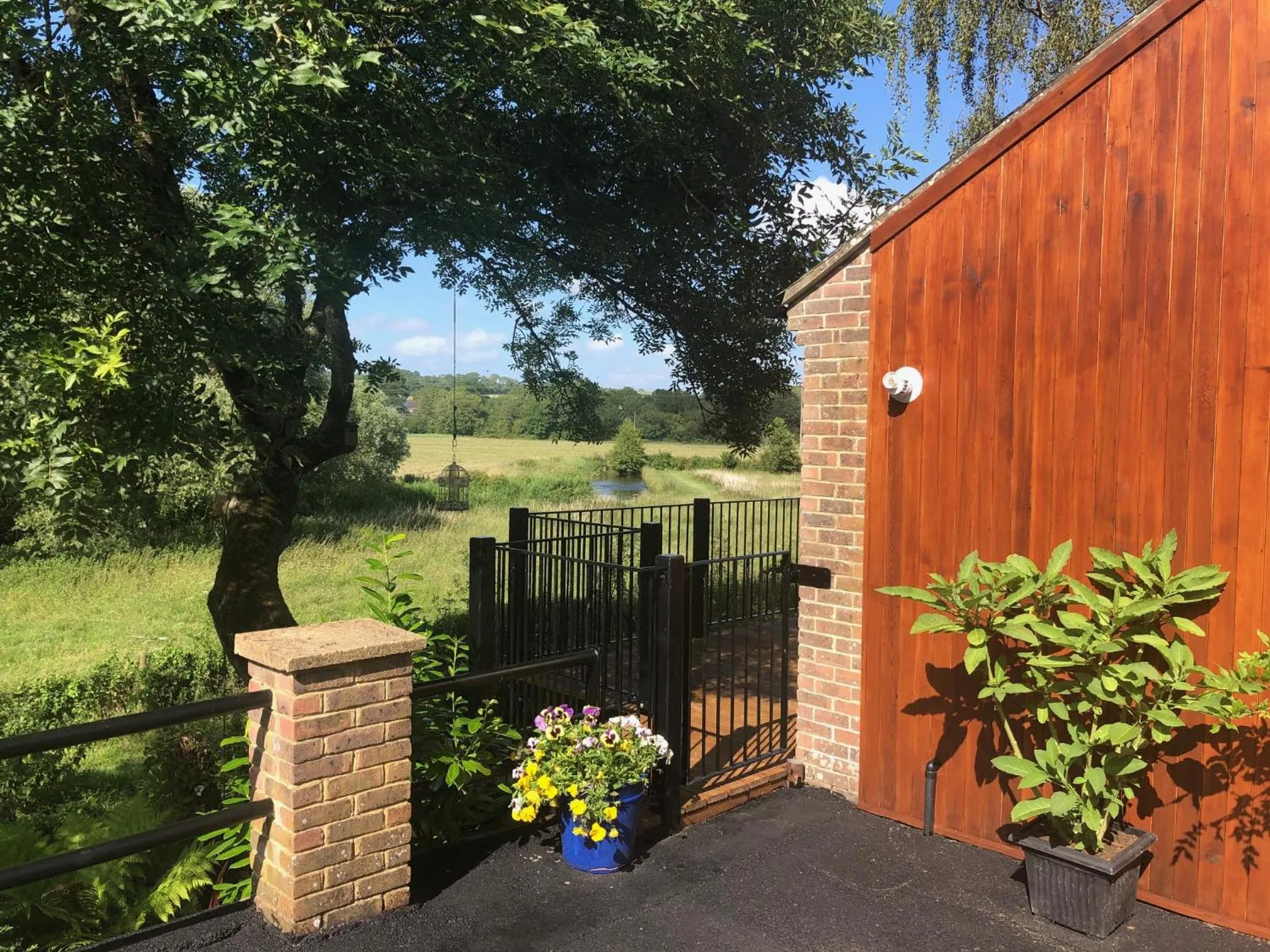 Garden in Waterfield House B&B