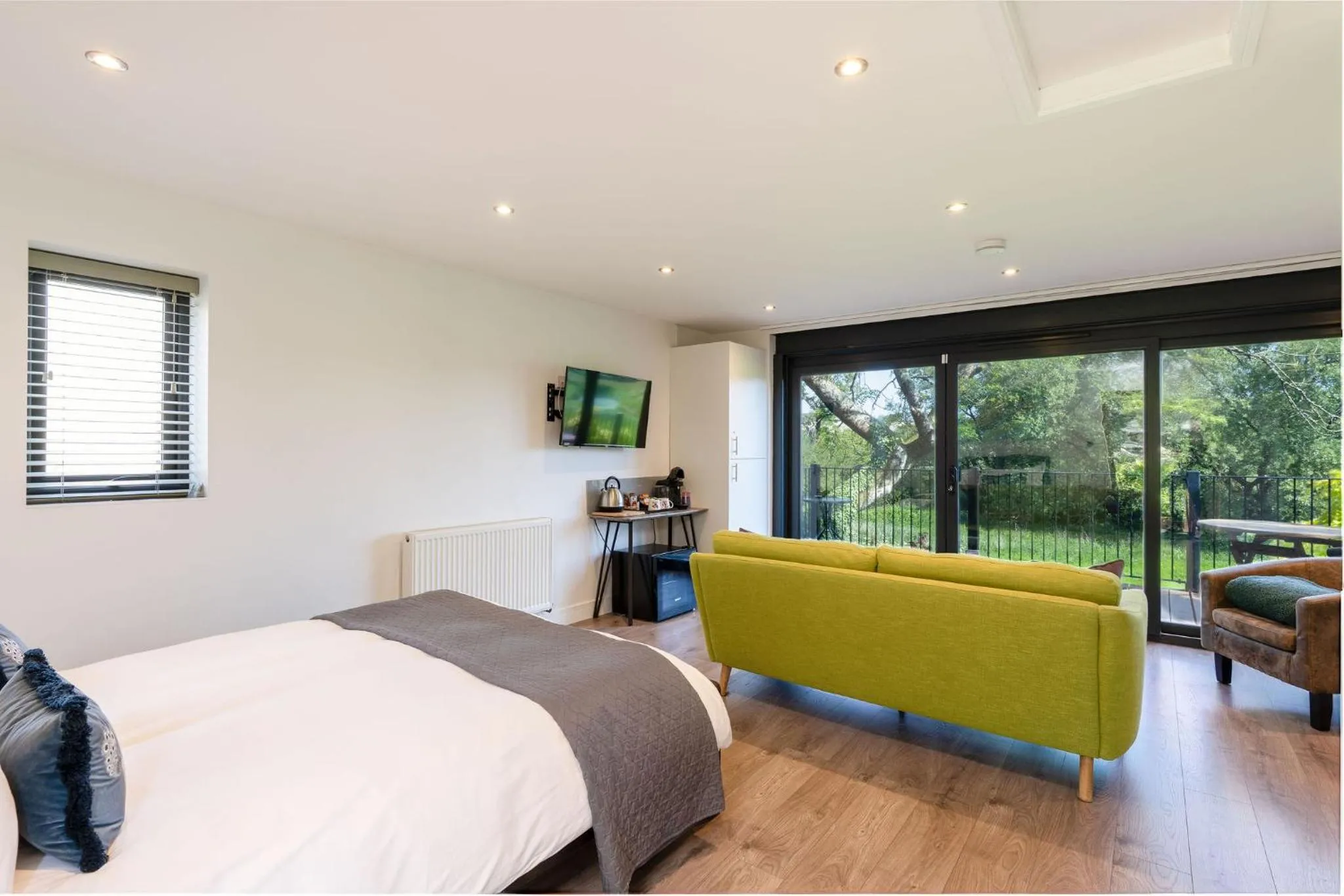 Bed in Waterfield House B&B