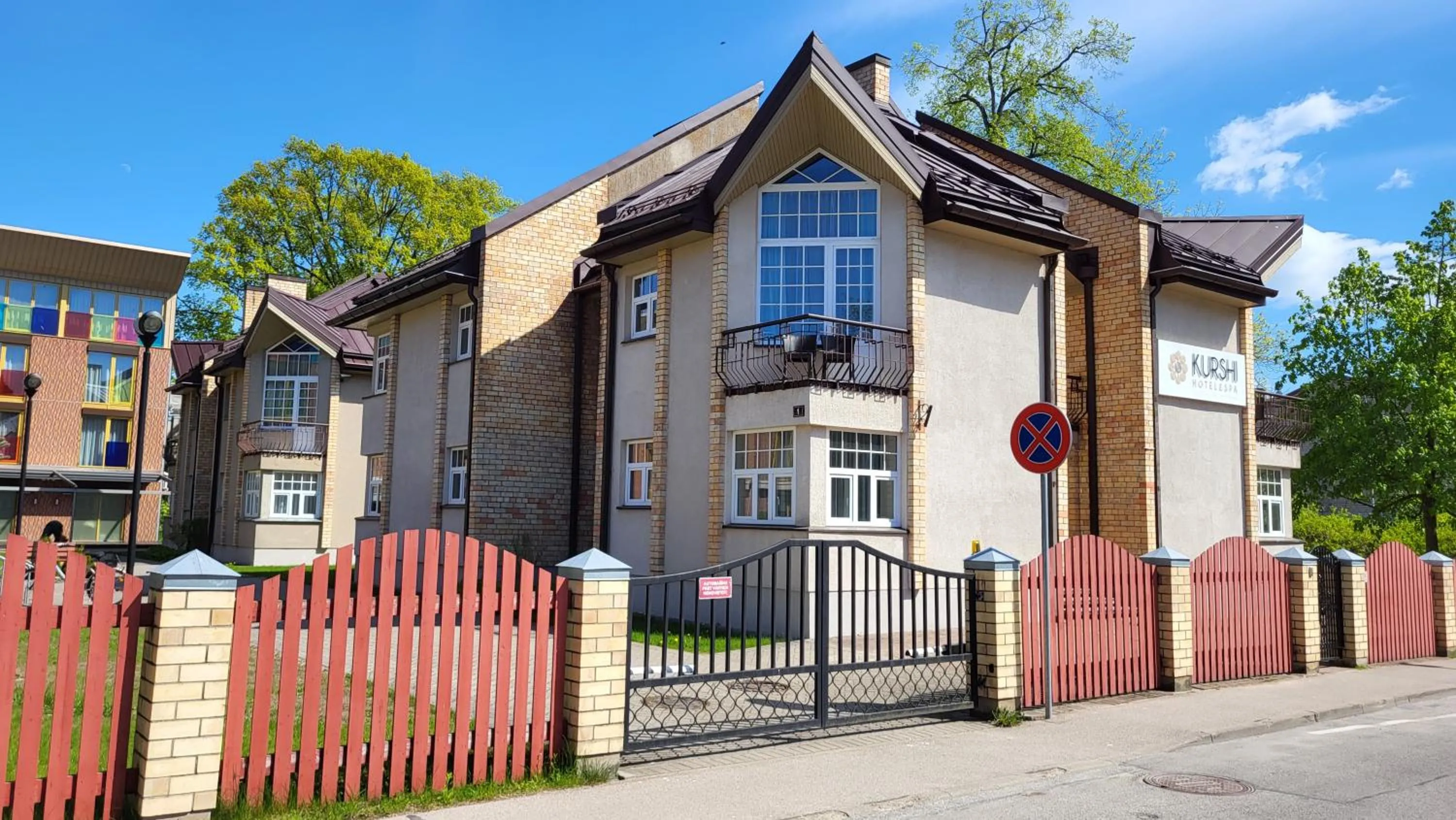 Property building in Apartamenti Kurshi