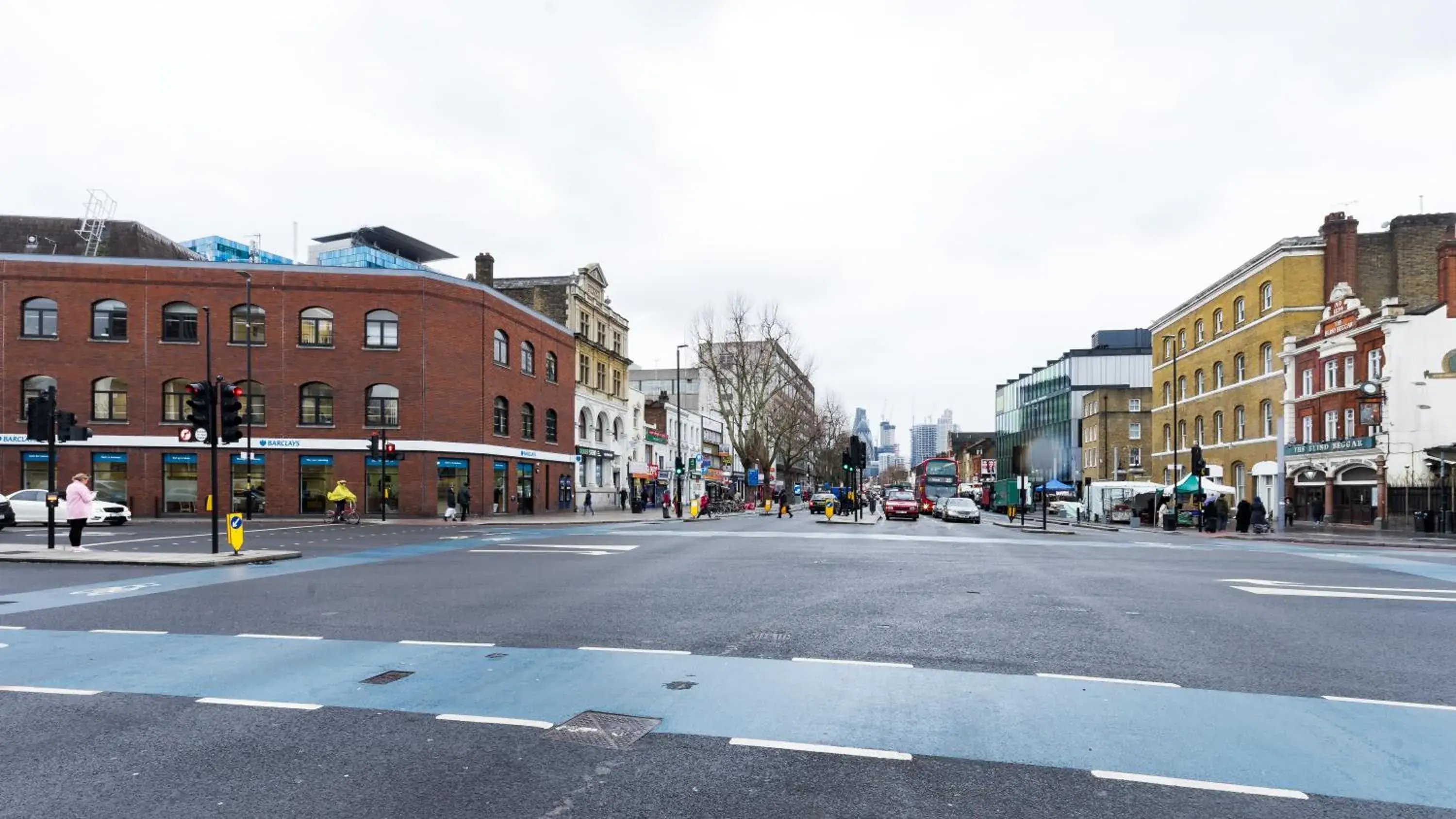 Property building in Whitechapel Grand Property building in Whitechapel Grand