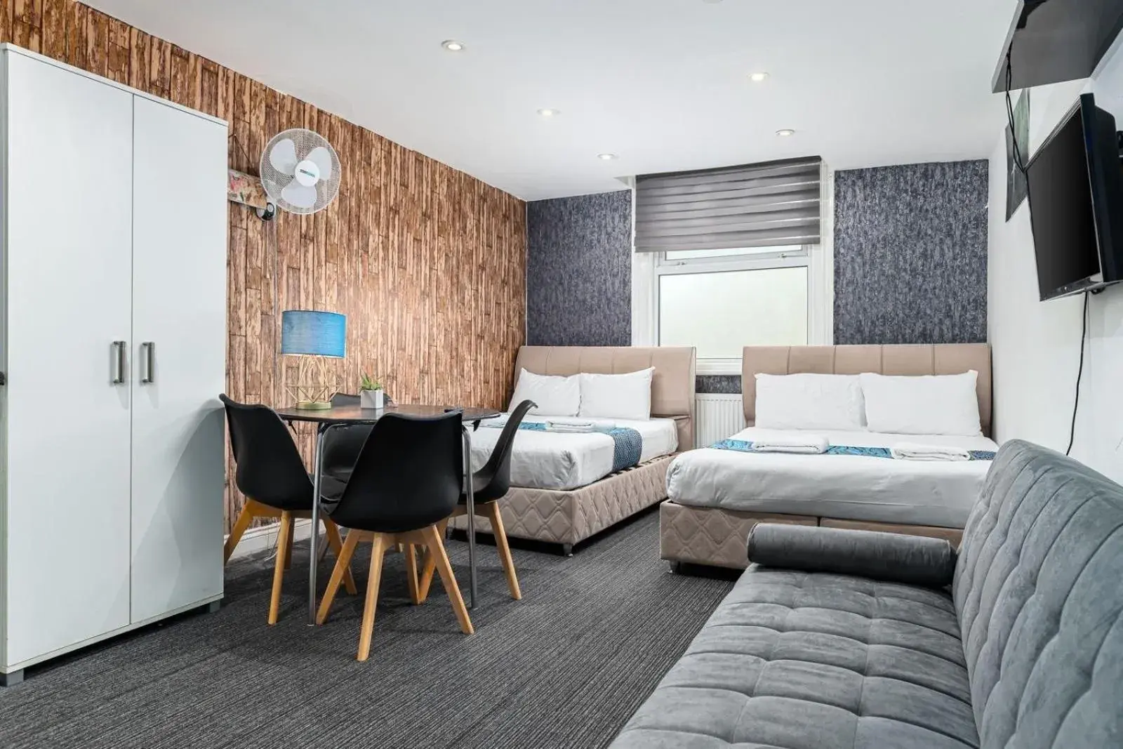 Bedroom, Bed in Whitechapel Grand Bedroom, Bed in Whitechapel Grand