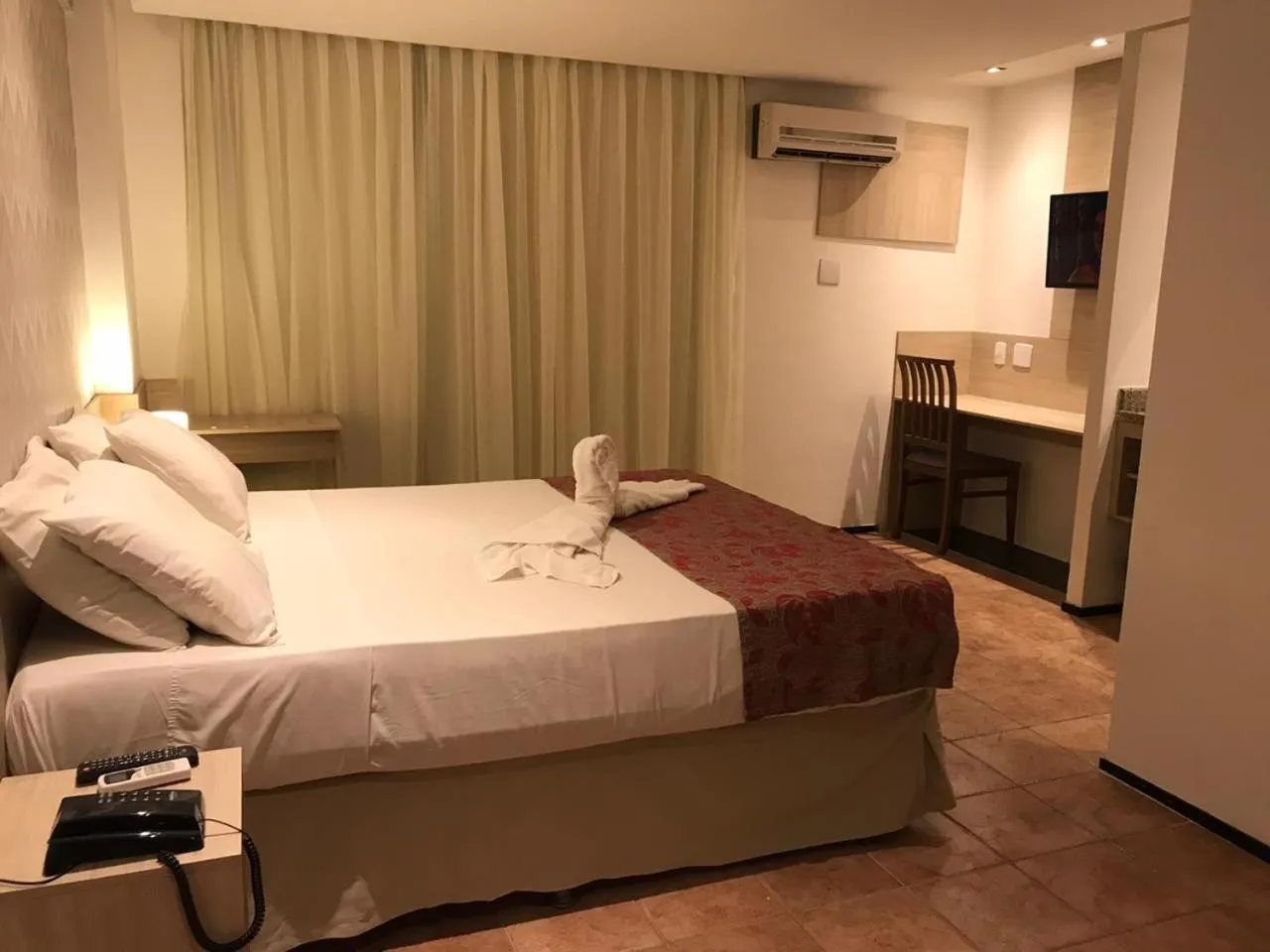 Photo of the whole room, Bed in Plaza Praia Suítes
