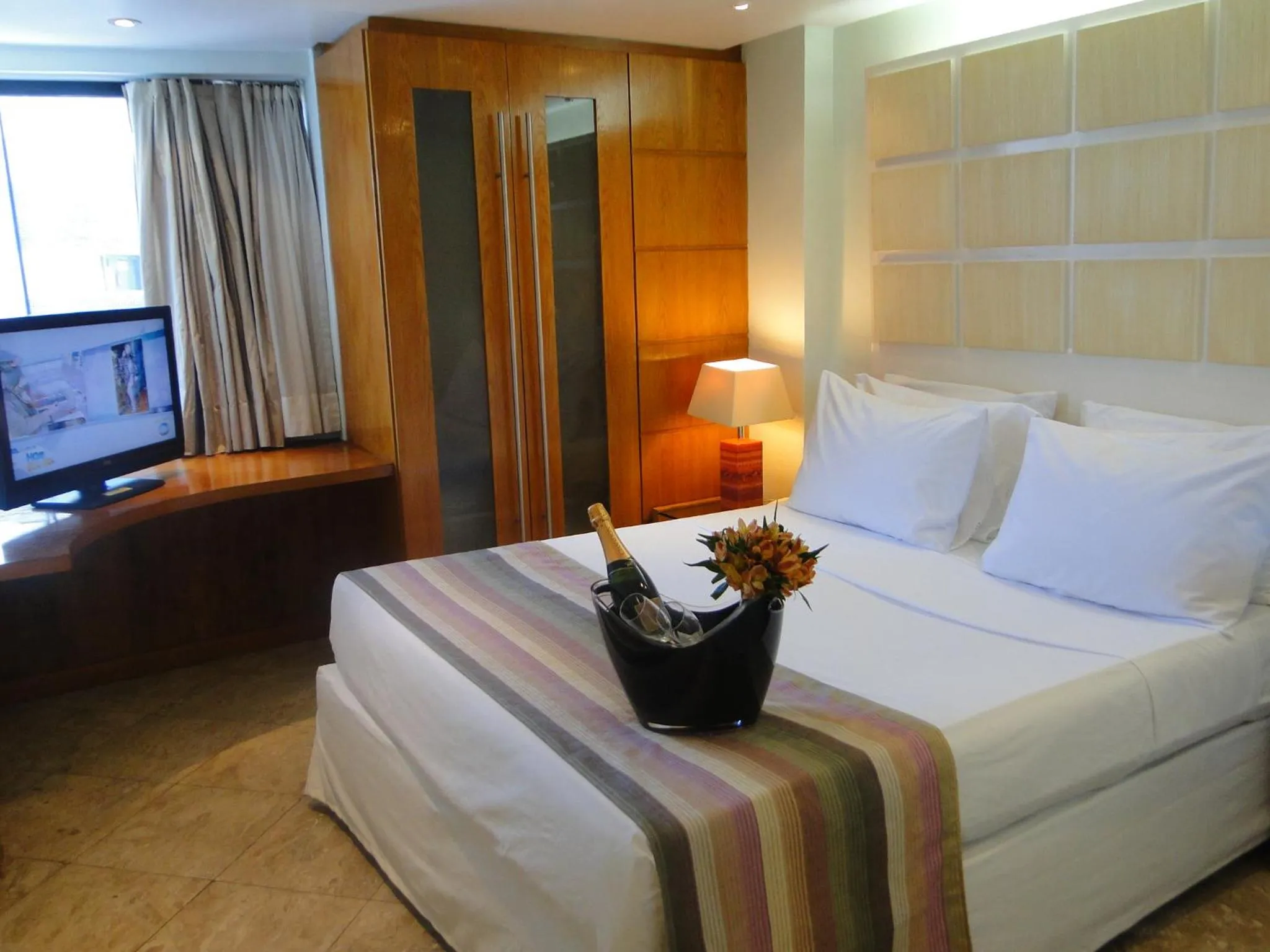 Photo of the whole room, Bed in Plaza Praia Suítes